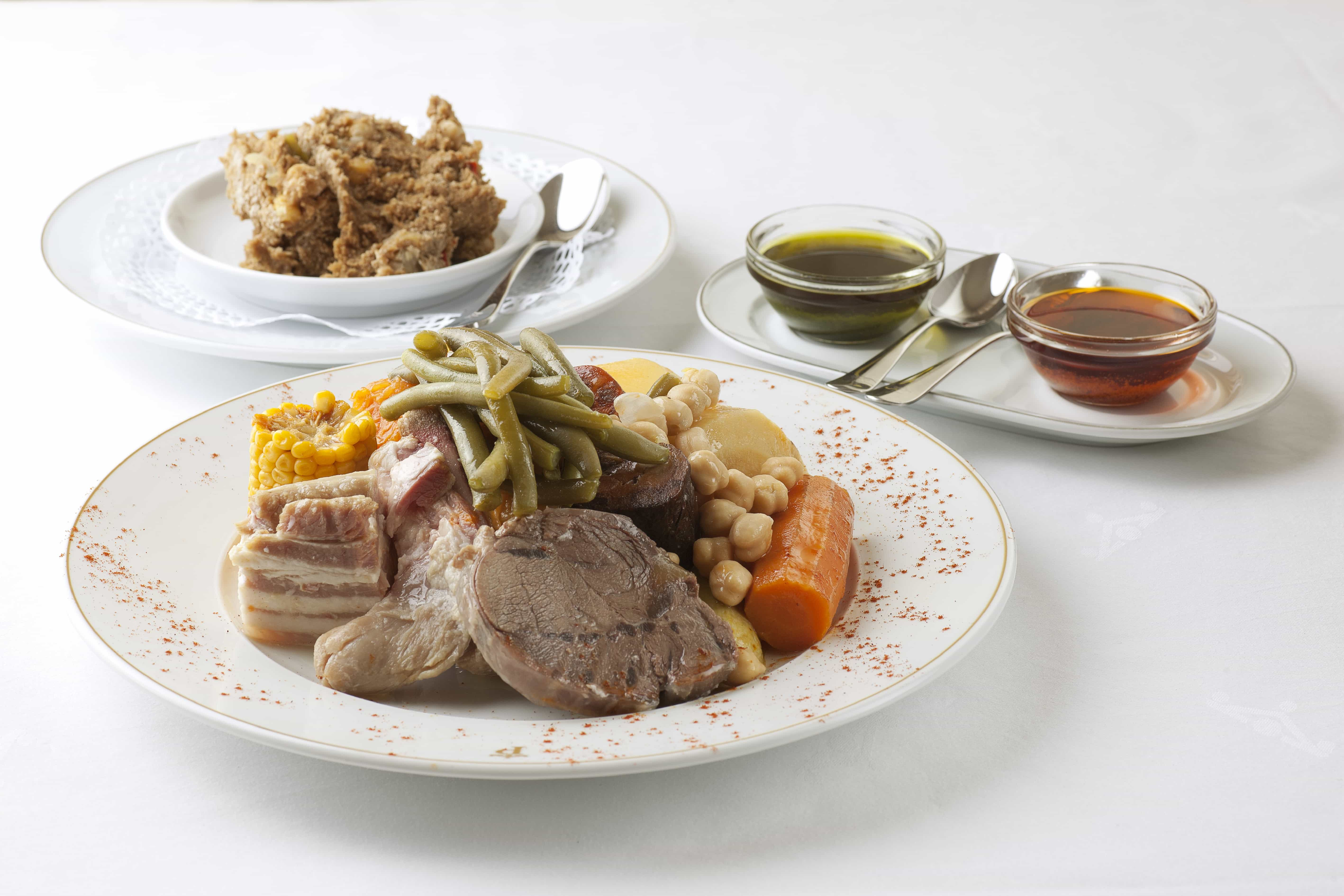 Platos de cocido canario del Restaurante del Parador de Las Cañadas del Teide