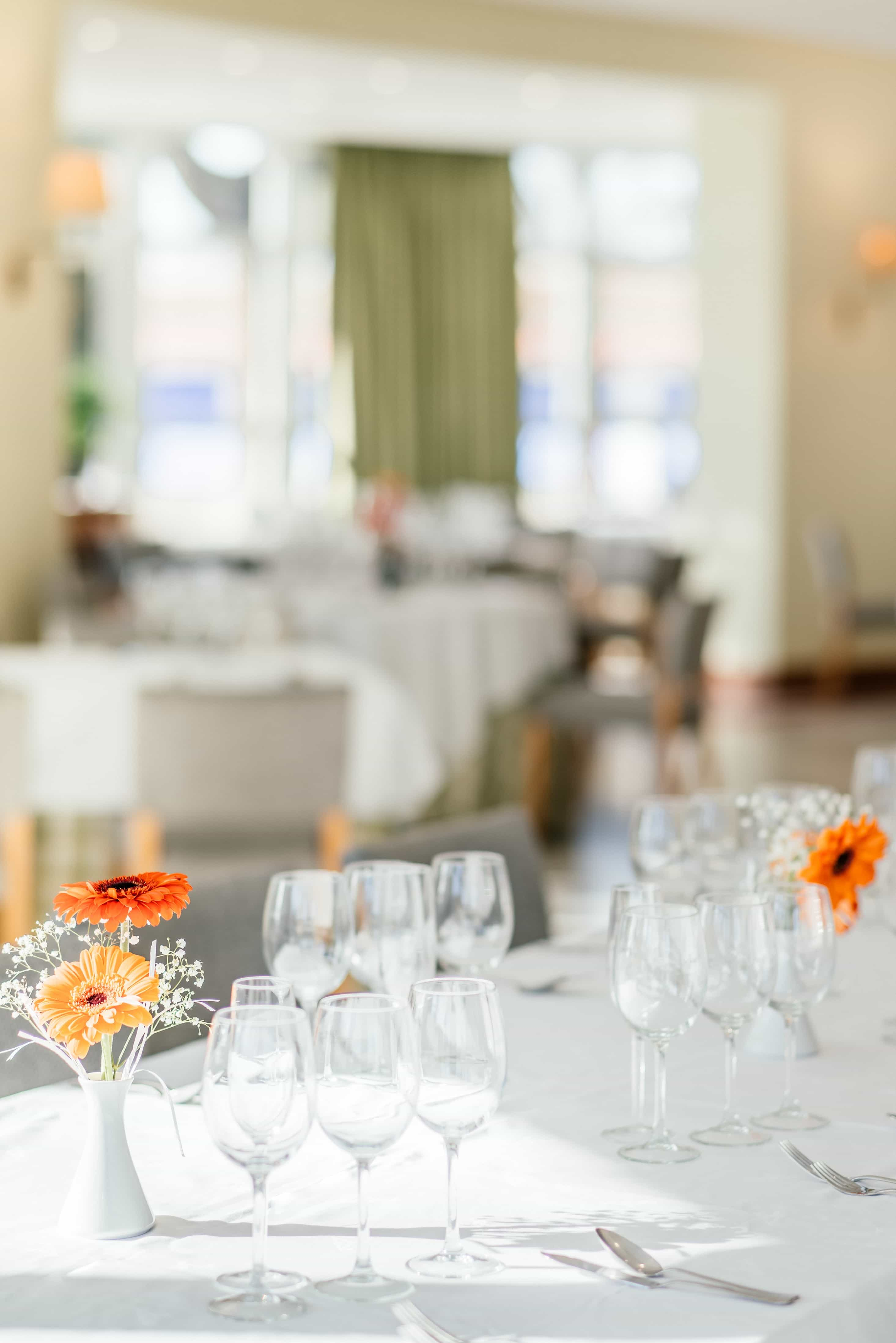 Luminoso comedor Azafrán del Restaurante del Parador de Manzanares