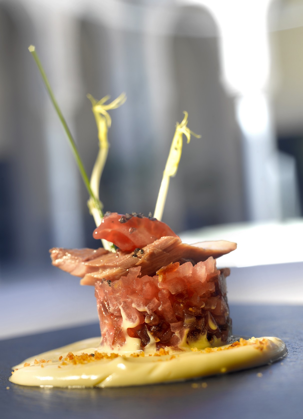 Tartar de tomate con melva canutera y ajo blanco del Restaurante del Parador de Carmona