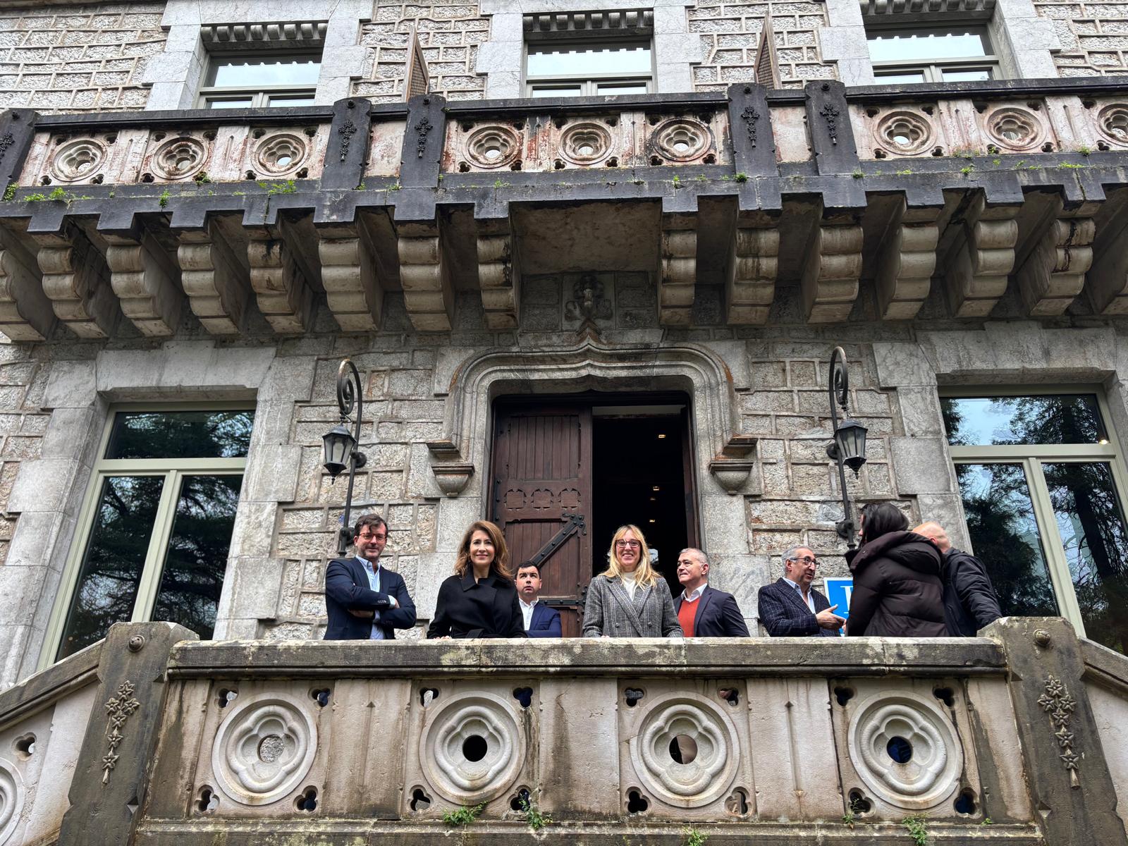 Visita presidenta Paradores obras Paradores de Limpias y Santillana del Mar