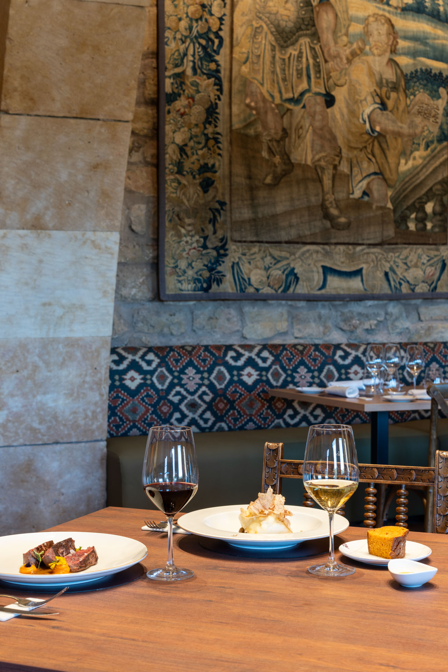 Montaje de mesa del restaurante del Parador de Sigüenza