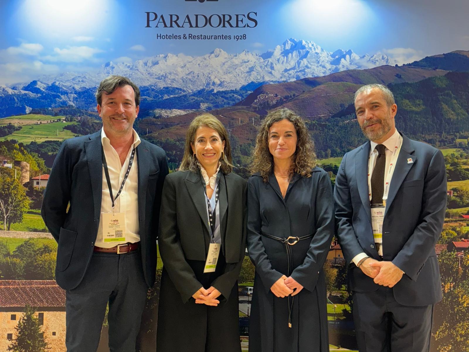 El secretario general y la presidenta de Paradores junto a la secretaria de Estado de Turismo y el director general de Turespaña.