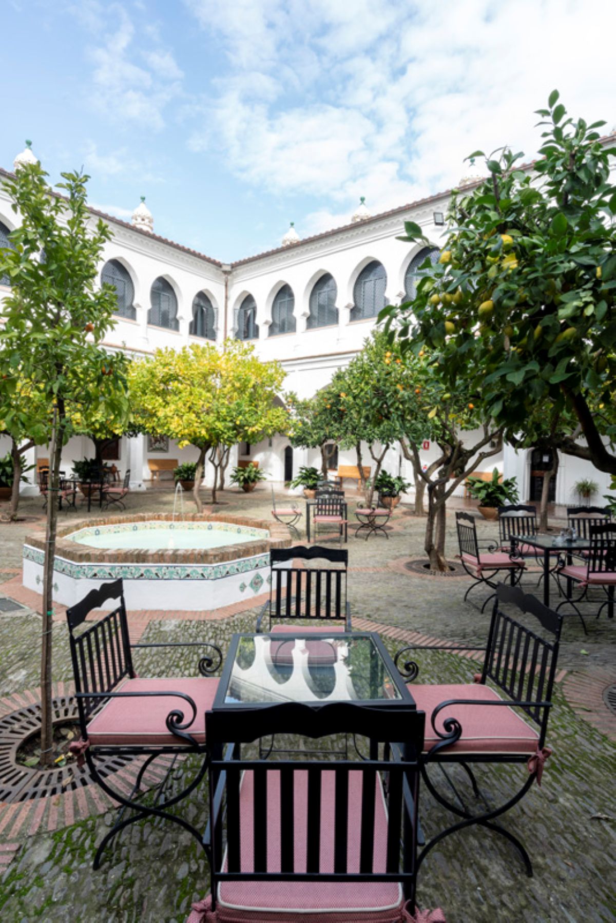 Claustro del Parador de Guadalupe
