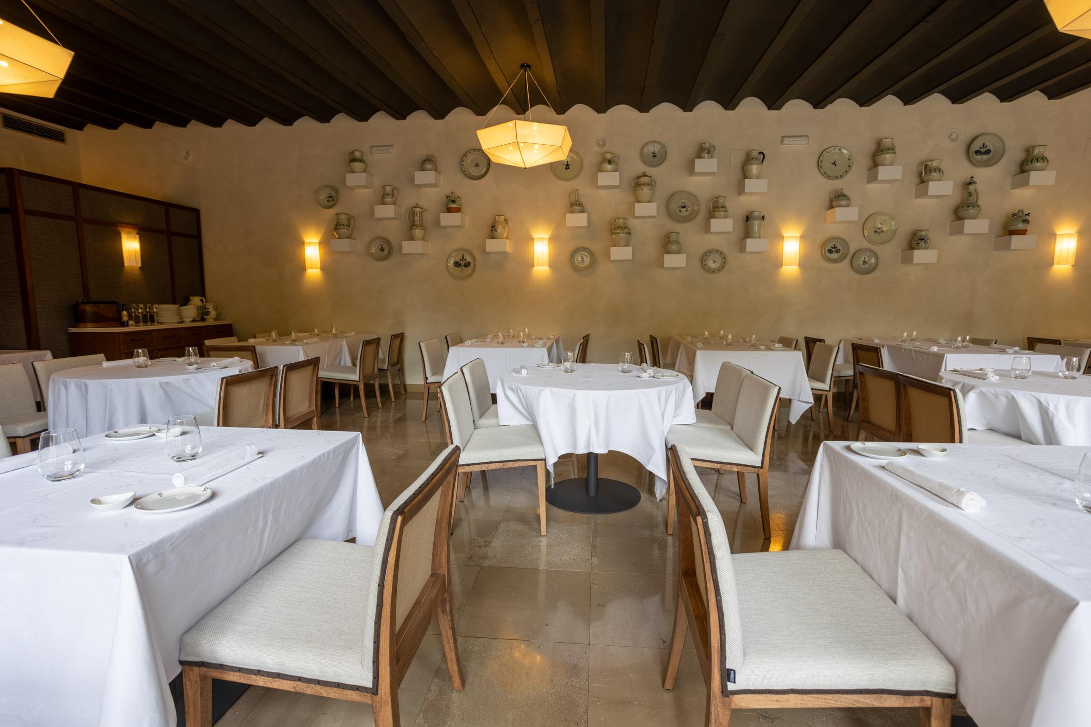 Decoración del Restaurante del Parador de Santillana Gil Blas