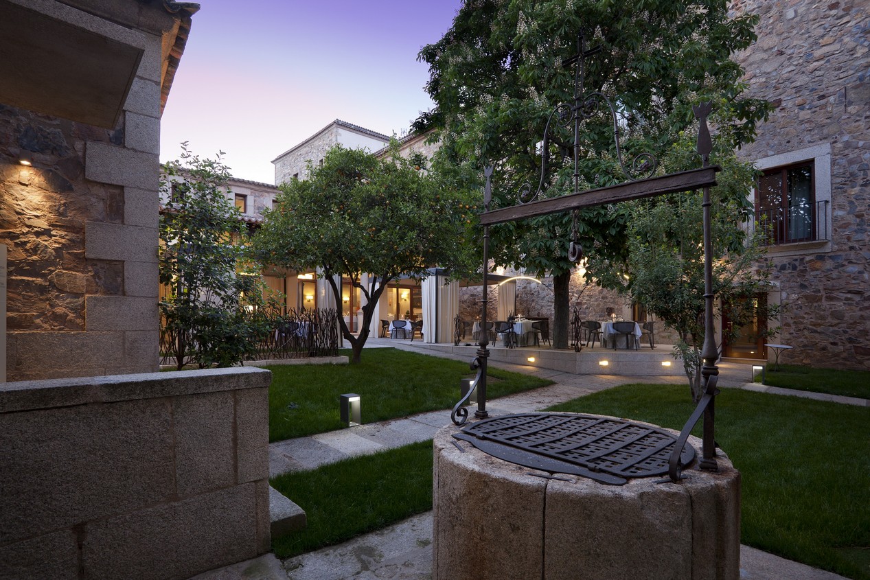 Terraza interior del Parador de Cáceres
