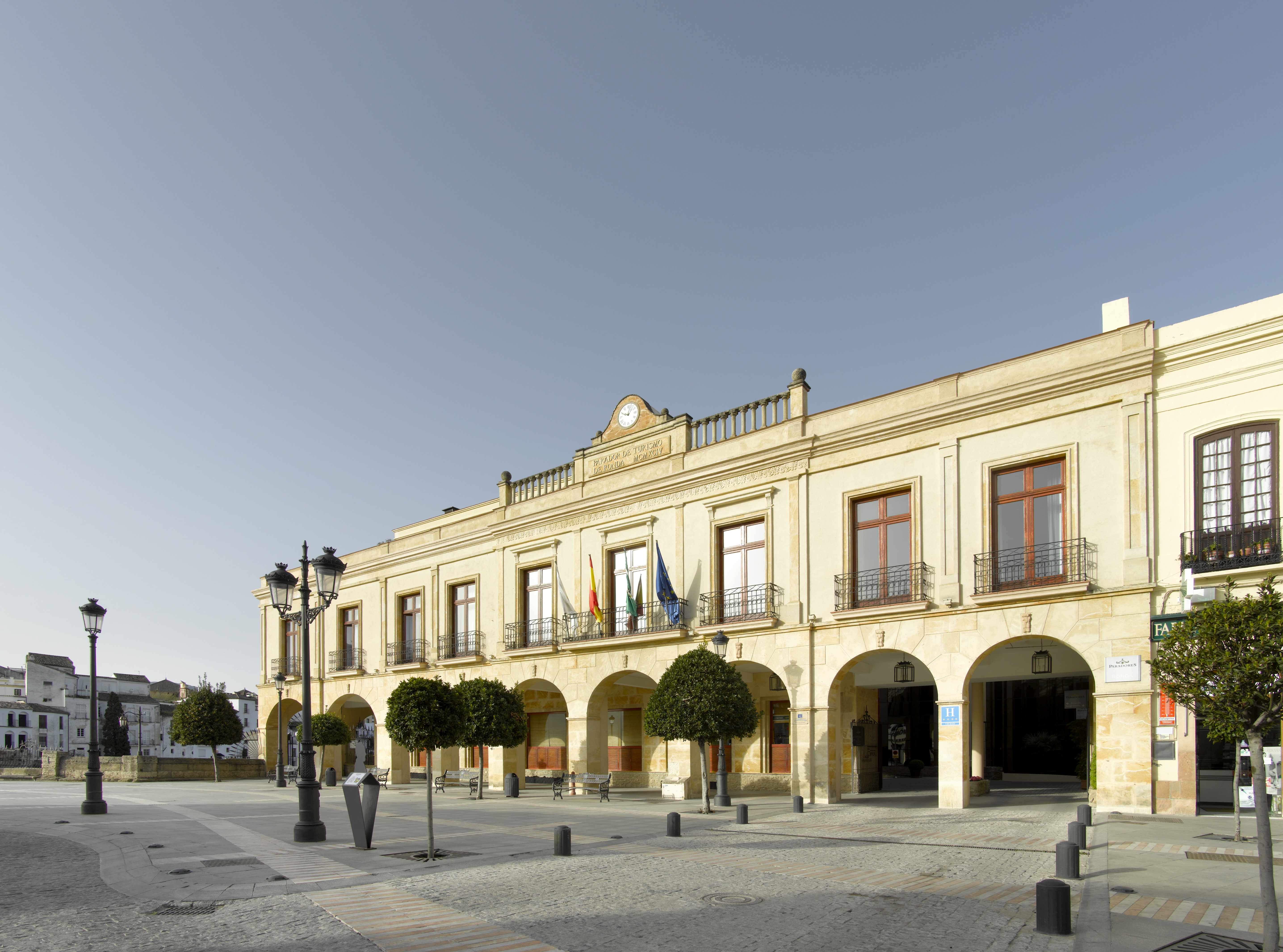 Fachada del Parador