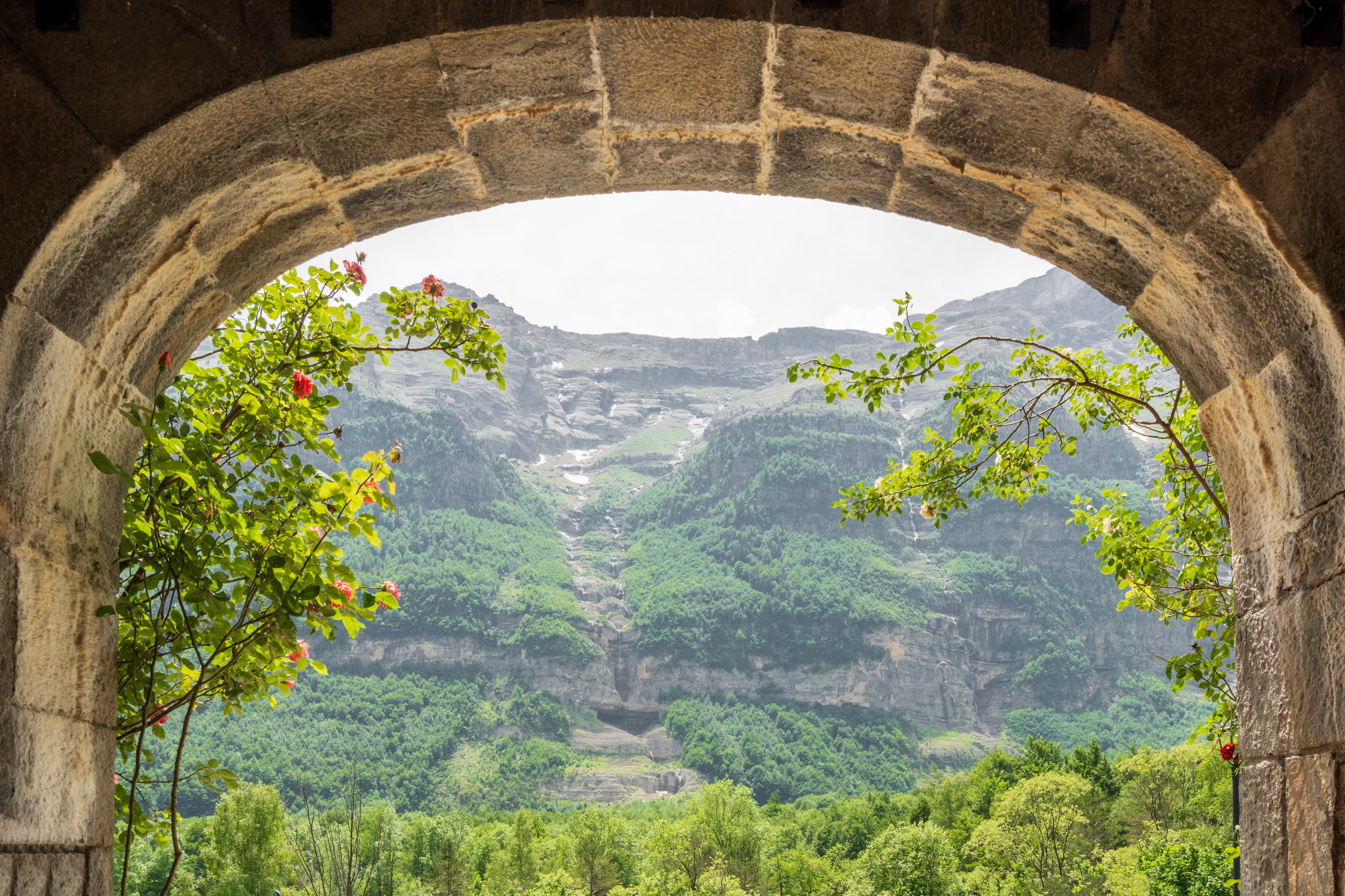 Detalle de arco del Parador de Bielsa