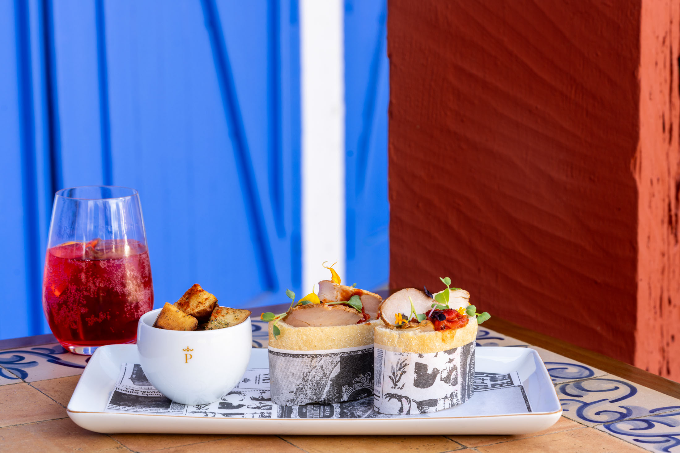 Montaje de carta de cafetería en el Parador de Manzanares