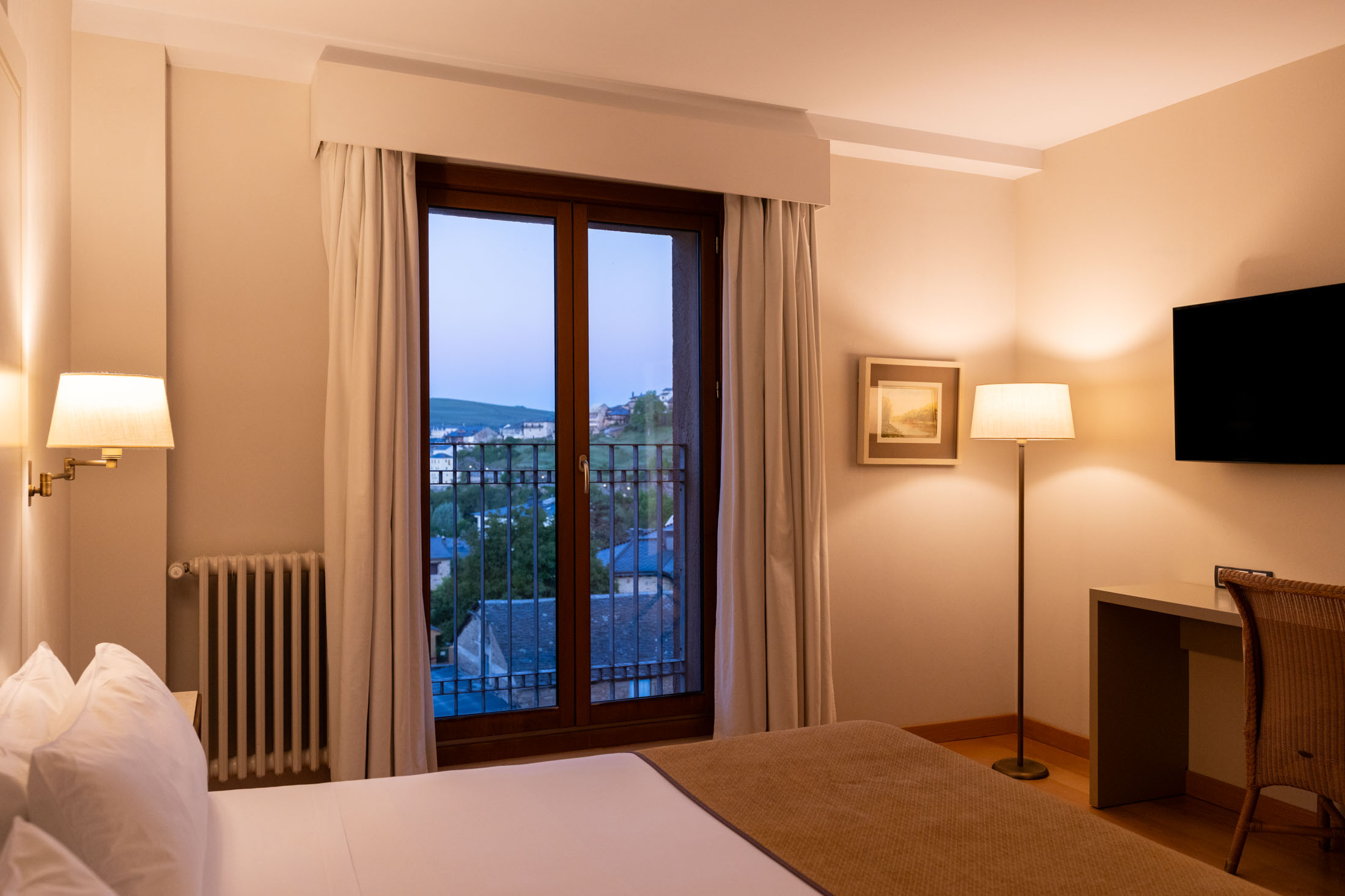 Vistas nocturnas desde habitación del Parador de Puebla de Sanabria