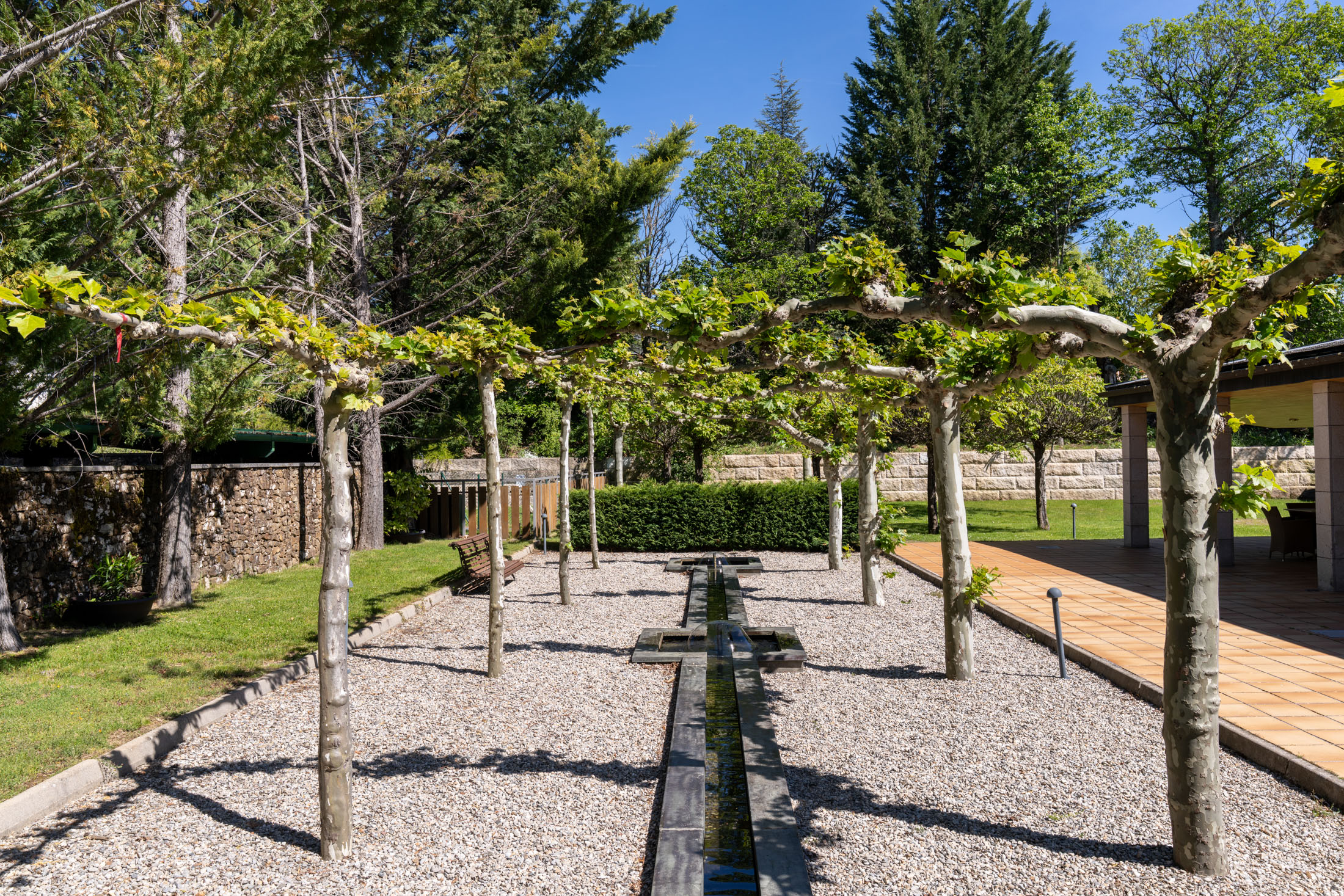 Jardín con fuentes del Parador de Puebla de Sanabria