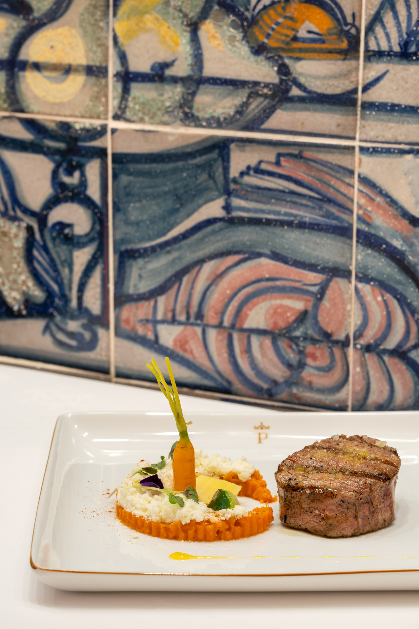 Solomillo de ternera cien por cien retinta con machado de ajo aceuchal Espacio gastronómico en el Parador de Trujillo