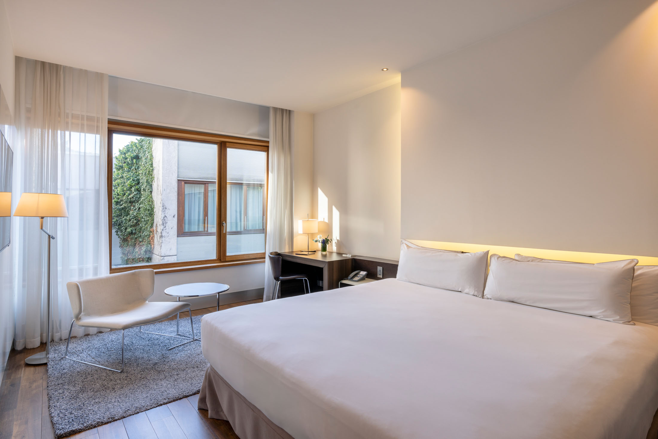 Habitación estándar con cama grande del Parador de Alcalá de Henares