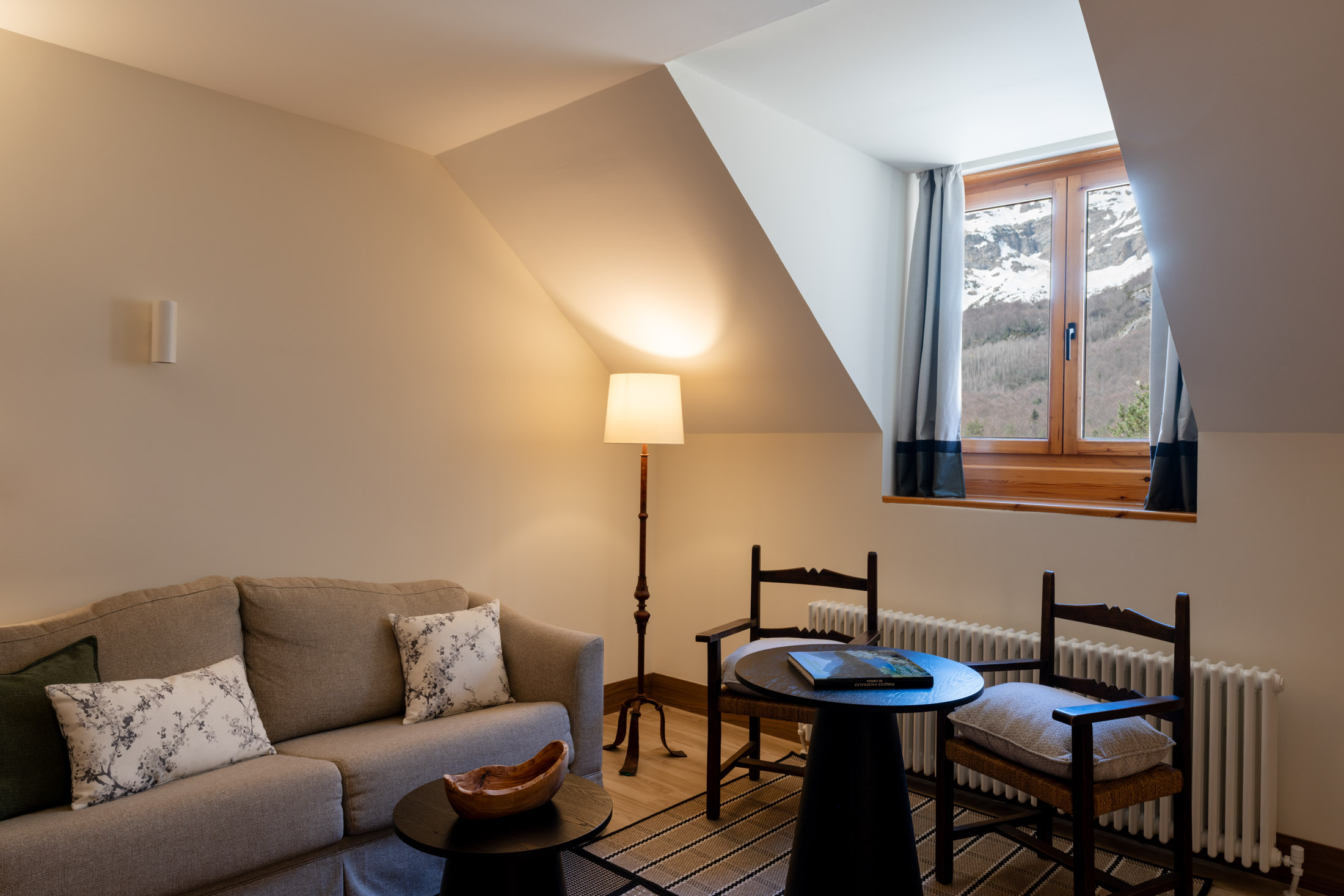 Saloncito de junior suite del Parador de Bielsa