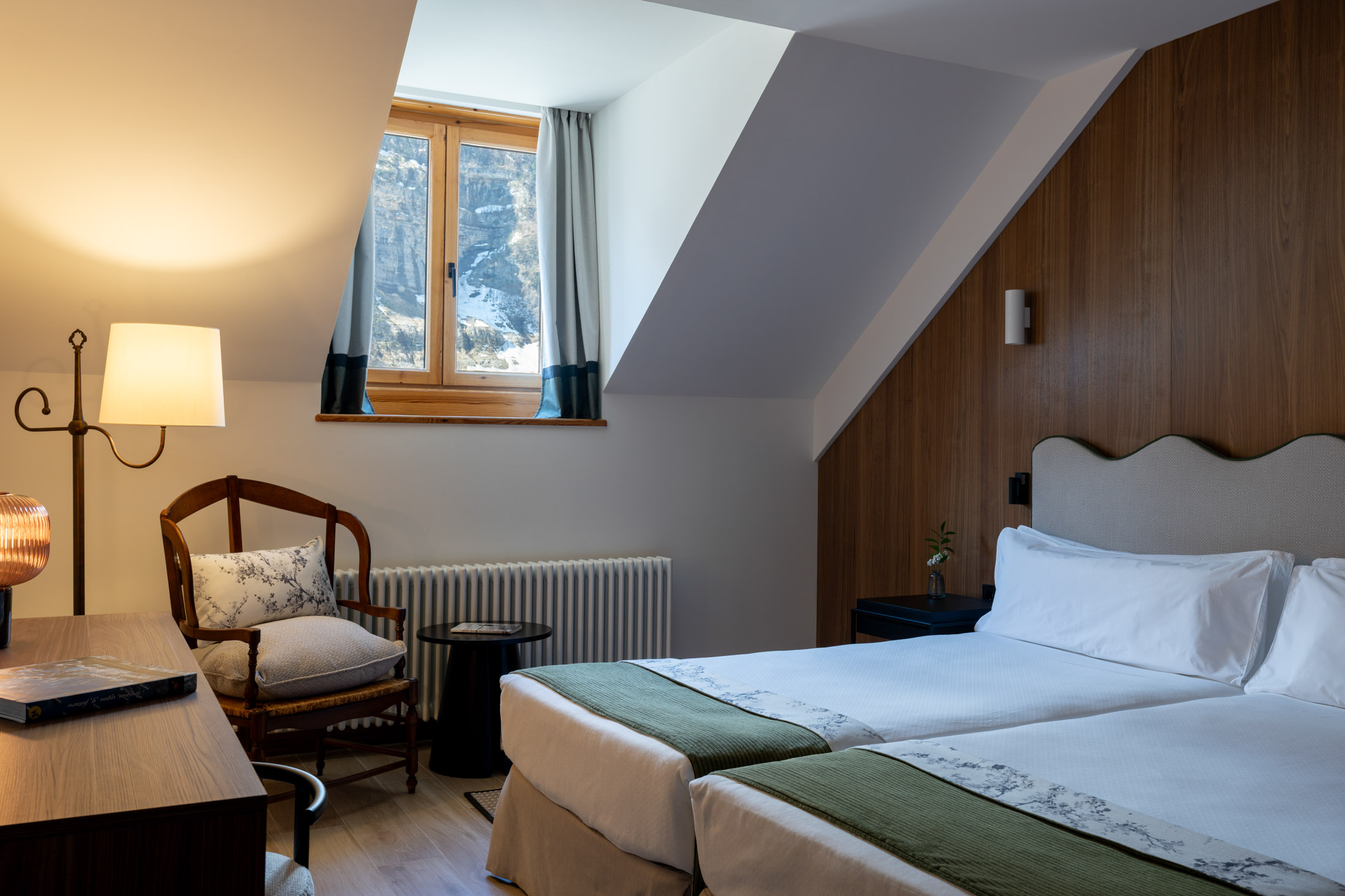 Habitación estándar dos camas del Parador de Bielsa