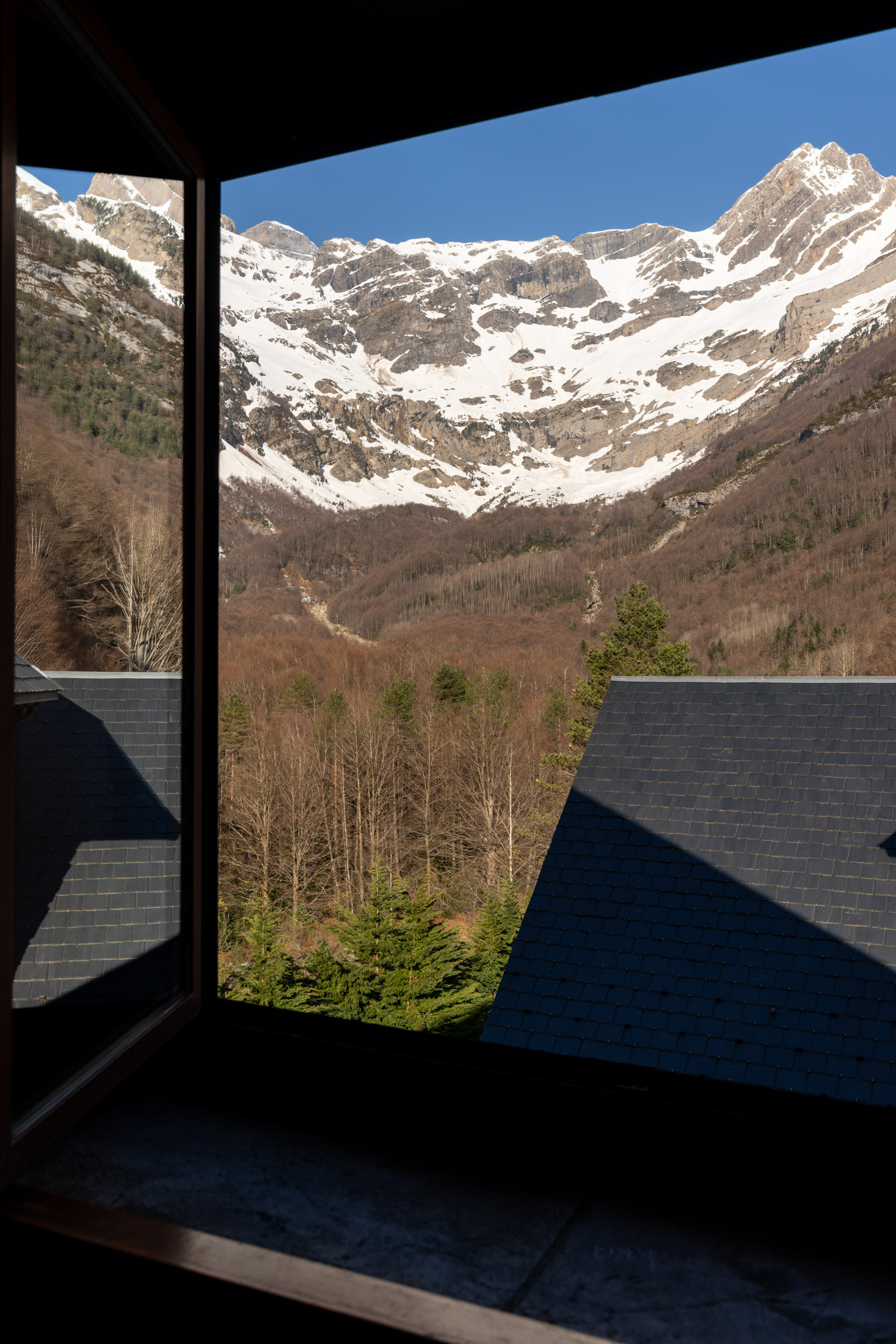 Vistas desde el baño de la suite del Parador de Bielsa