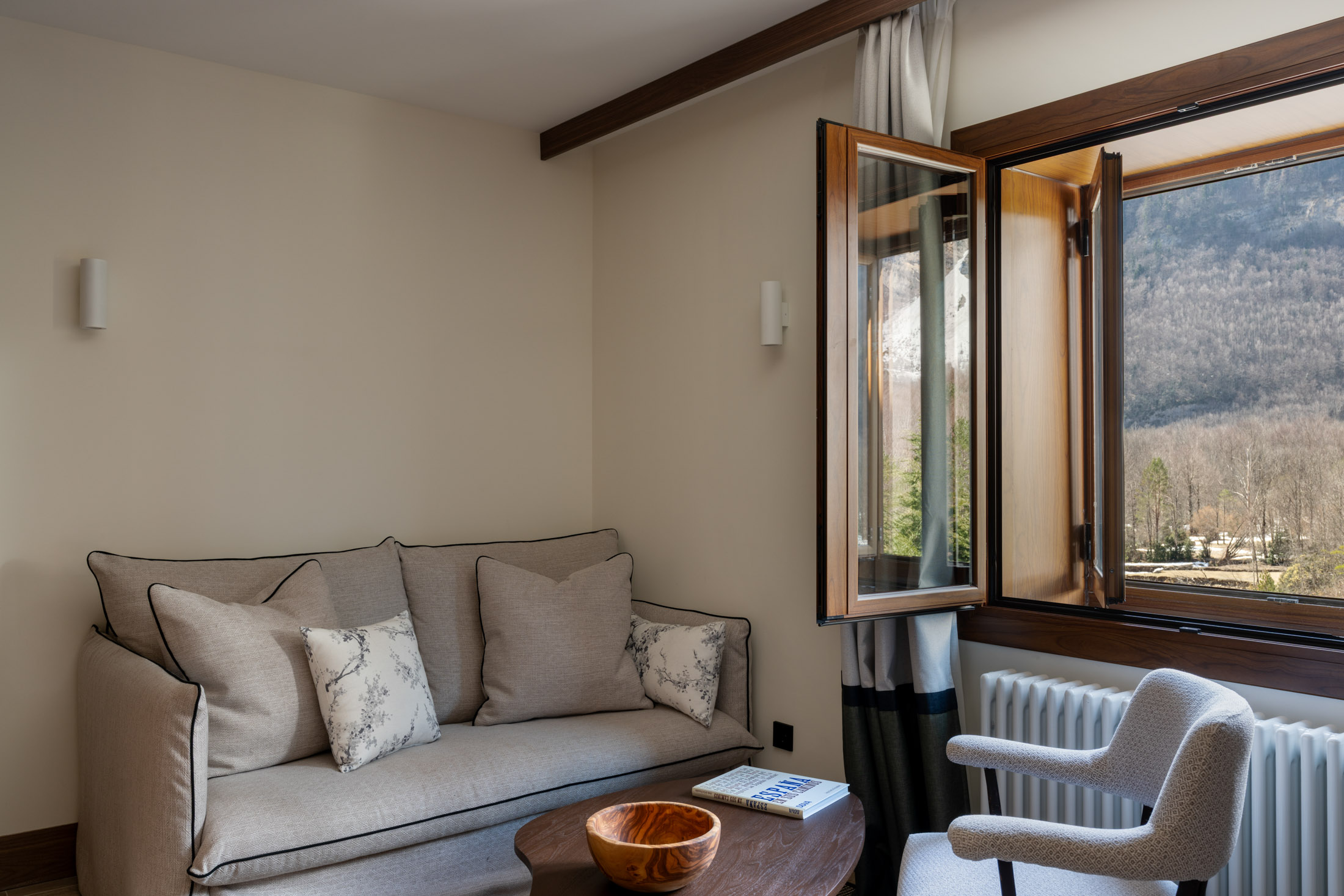 Detalle de habitación doble accesible del Parador de Bielsa