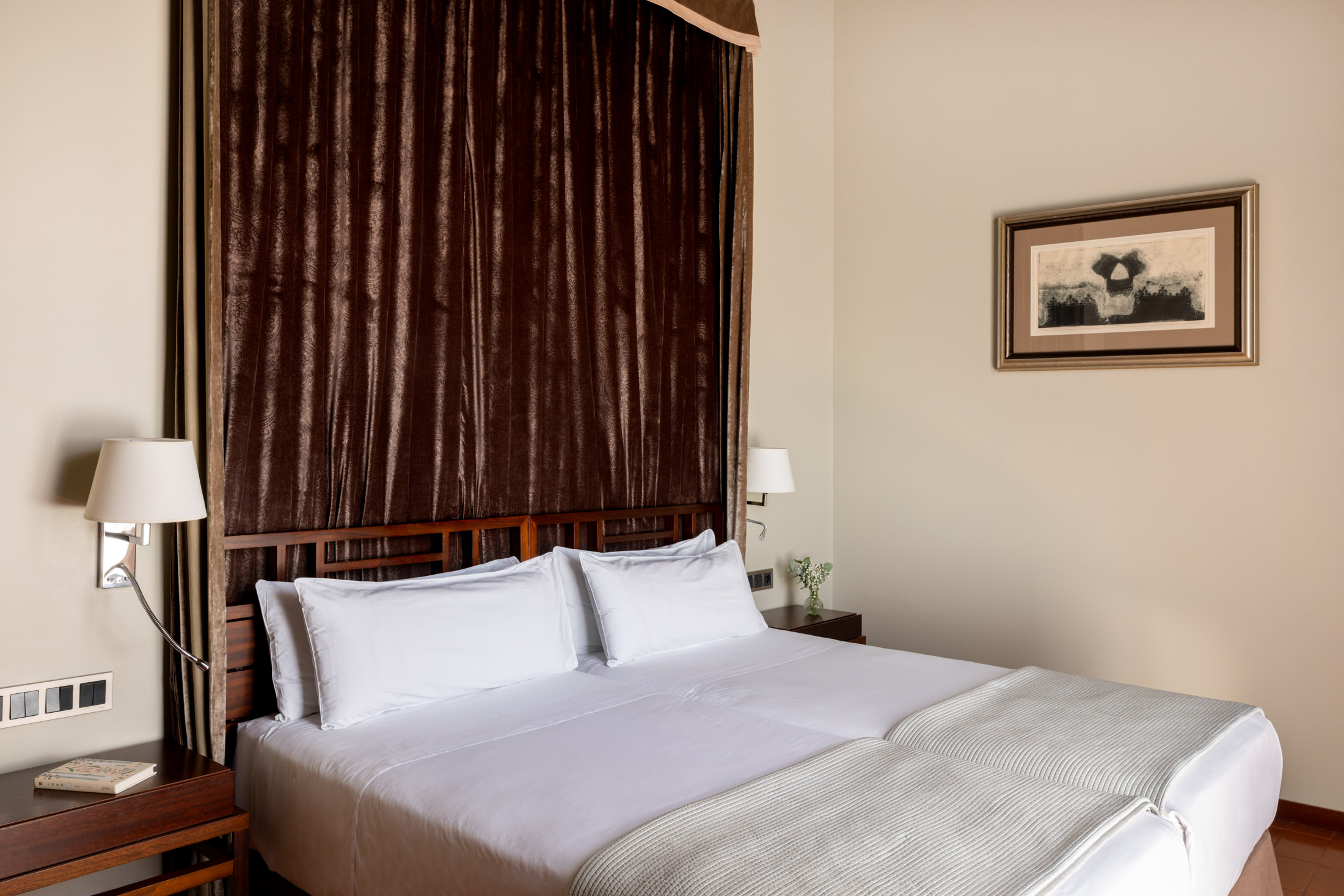 Habitación estándar con cama doble del Parador de Cáceres