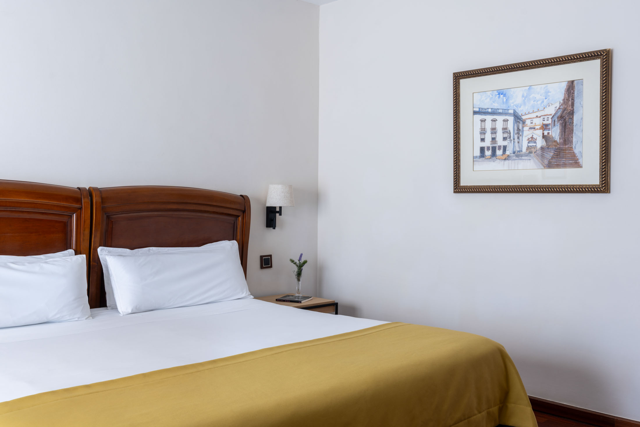 Cama de Junior suite del Parador de Las Cañadas del Teide