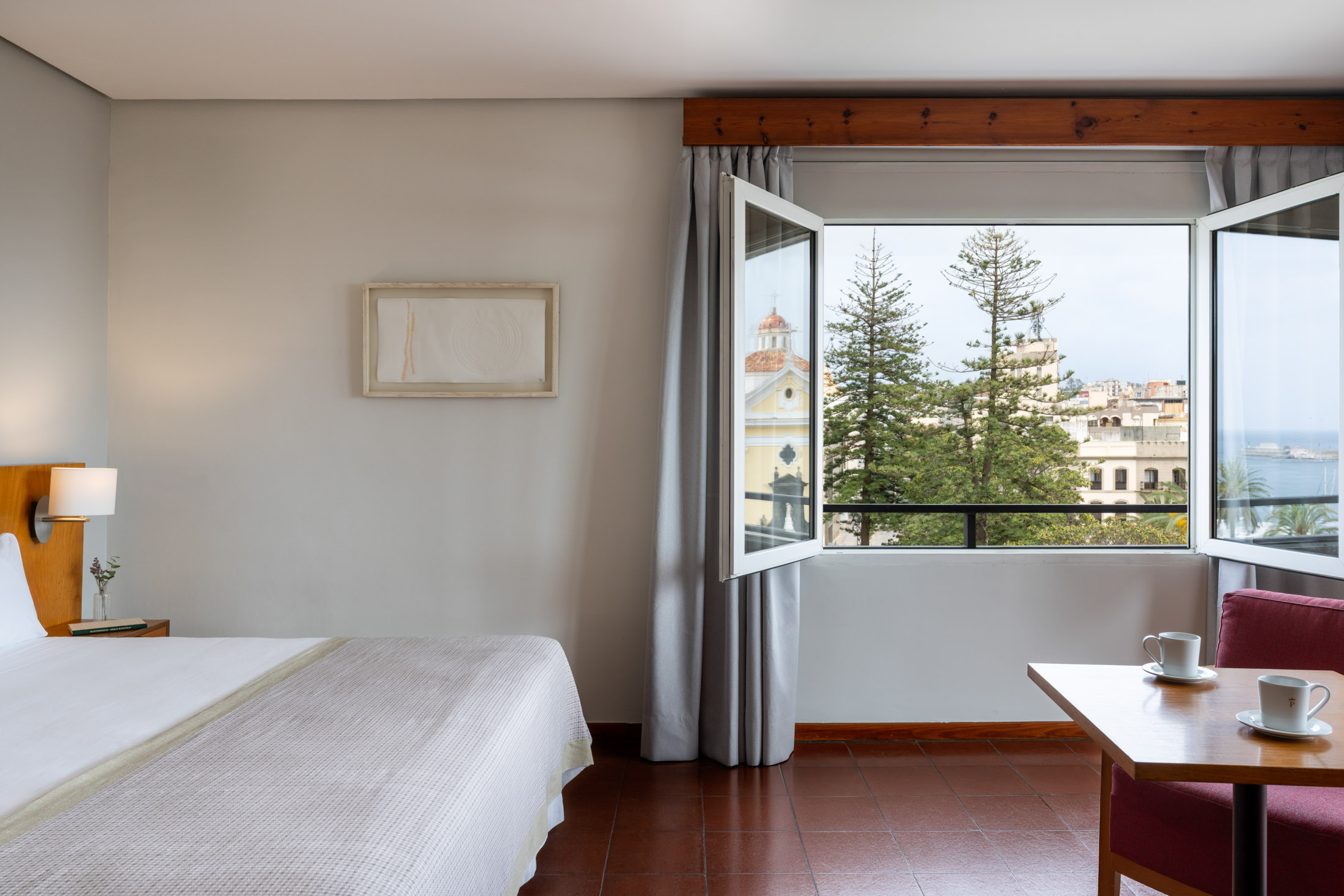 Vista parcial de habitación doble superior del Parador de Ceuta