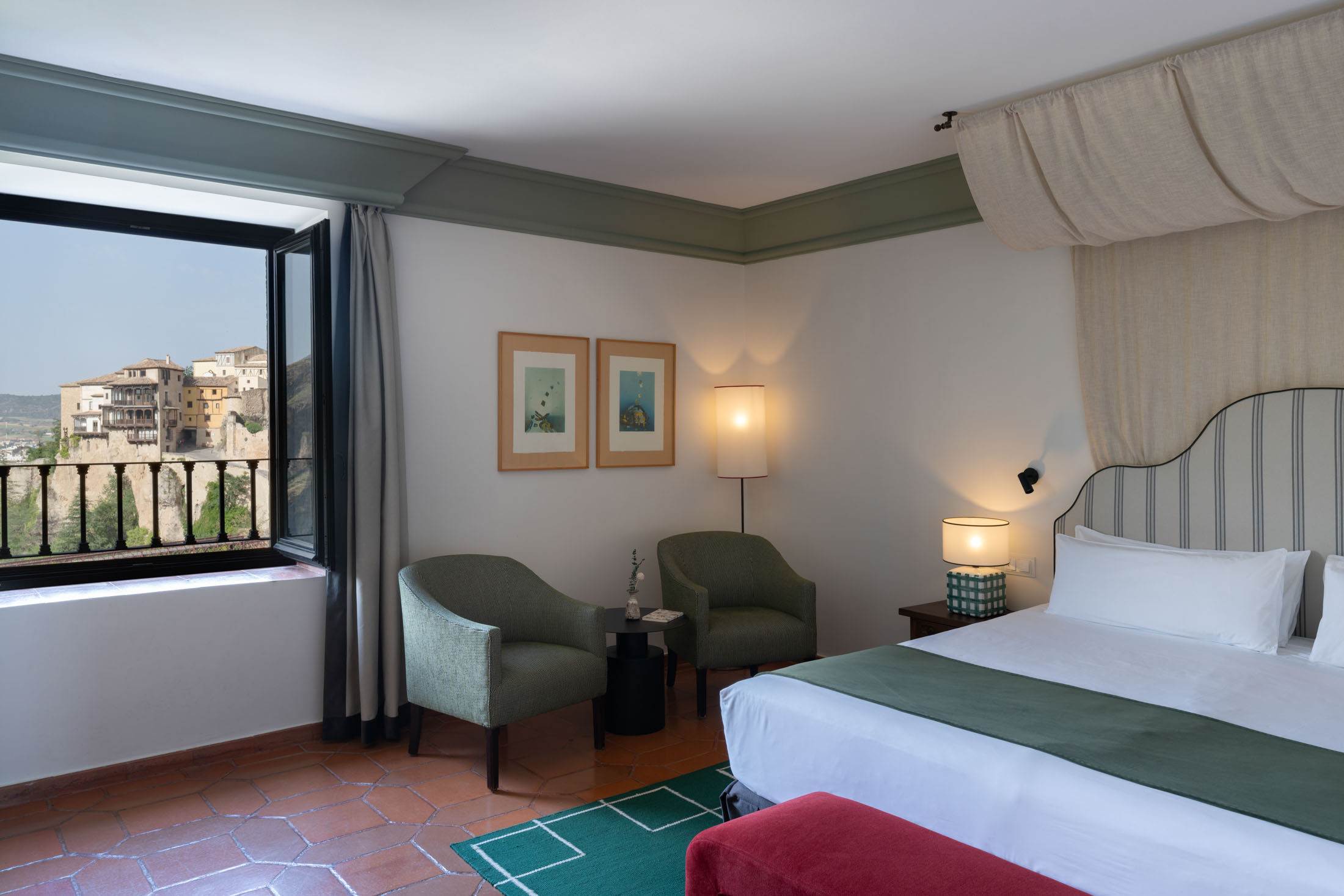 Zona de sofá de habitación superior del Parador de Cuenca