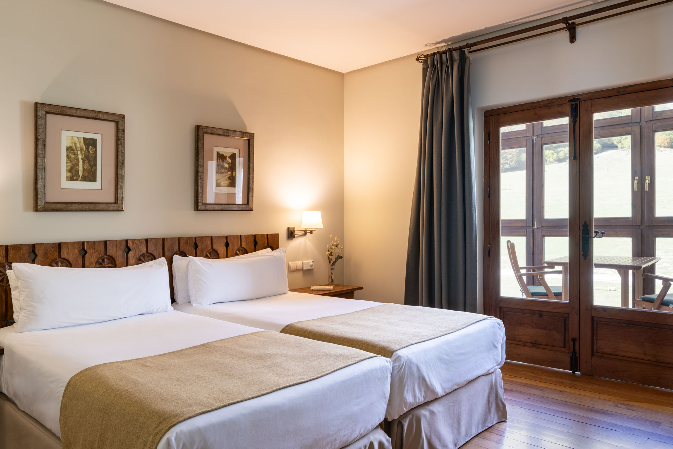Habitación doble estándar de matrimonio en el Parador de Fuente Dé