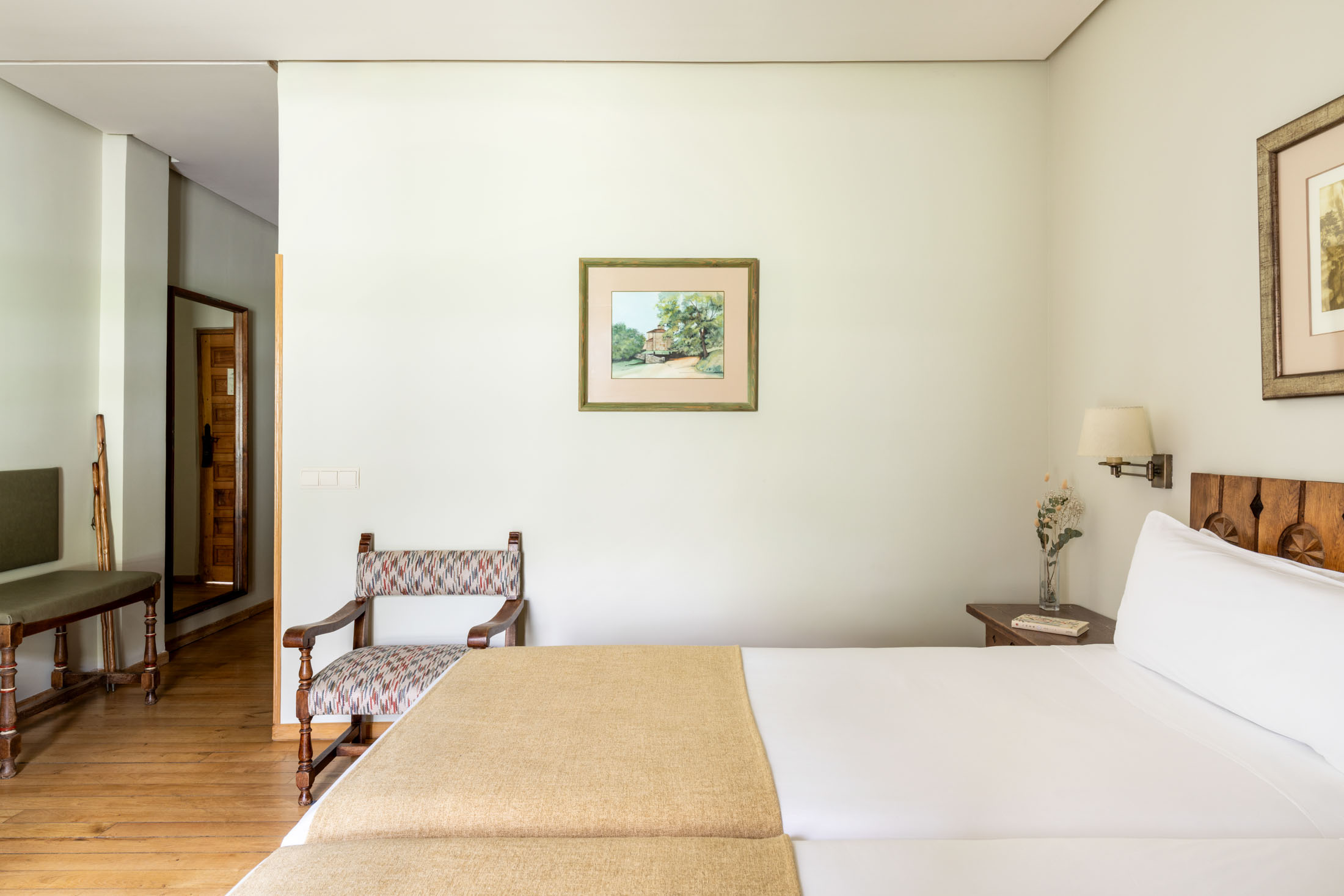 Vista parcial de habitación estándar en el Parador de Fuente Dé