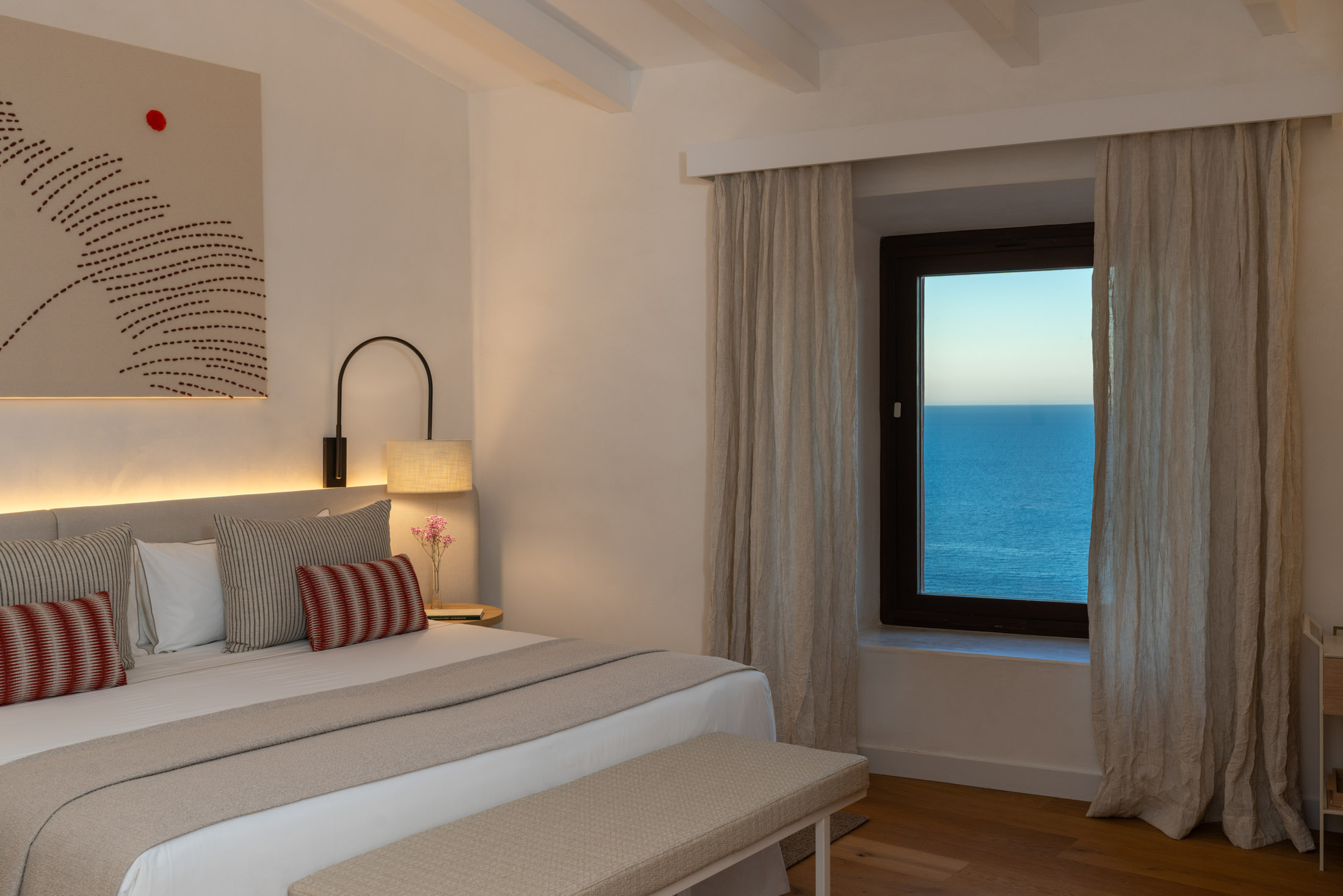 Vista al atardecer de habitación superior del Parador de Ibiza