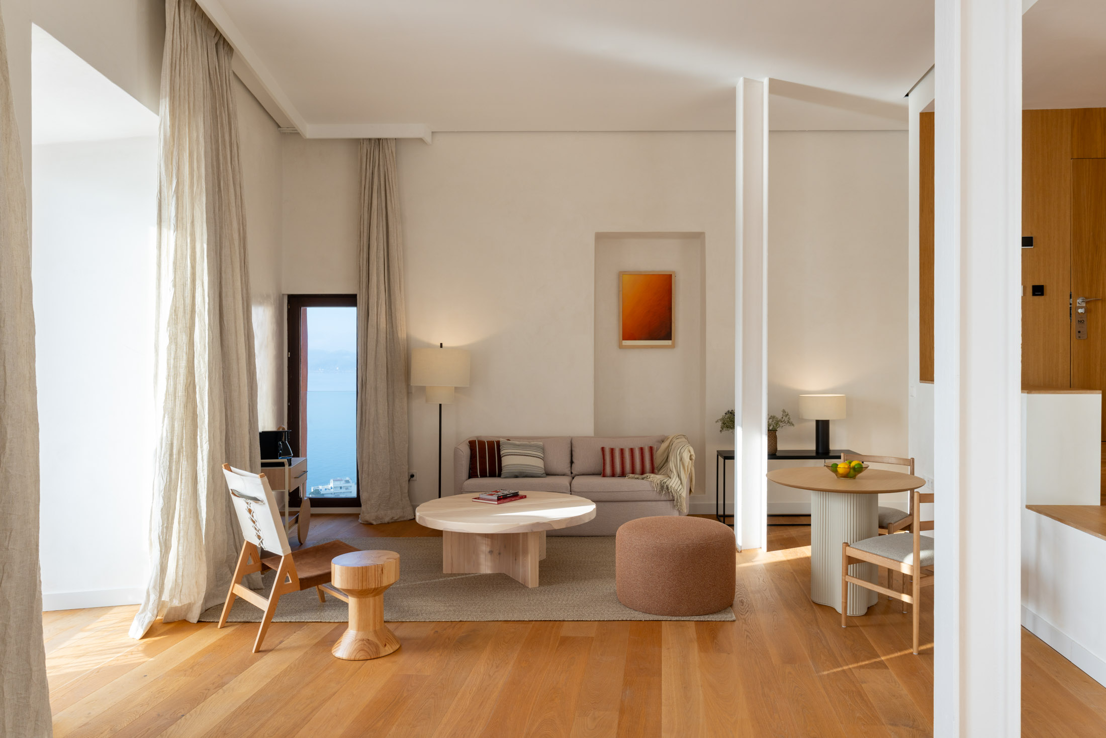 Salón de junior suite del Parador de Ibiza