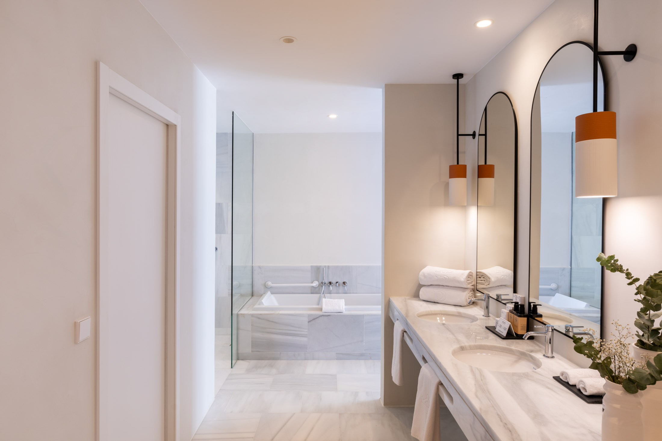 Baño de junior suite del Parador de Ibiza