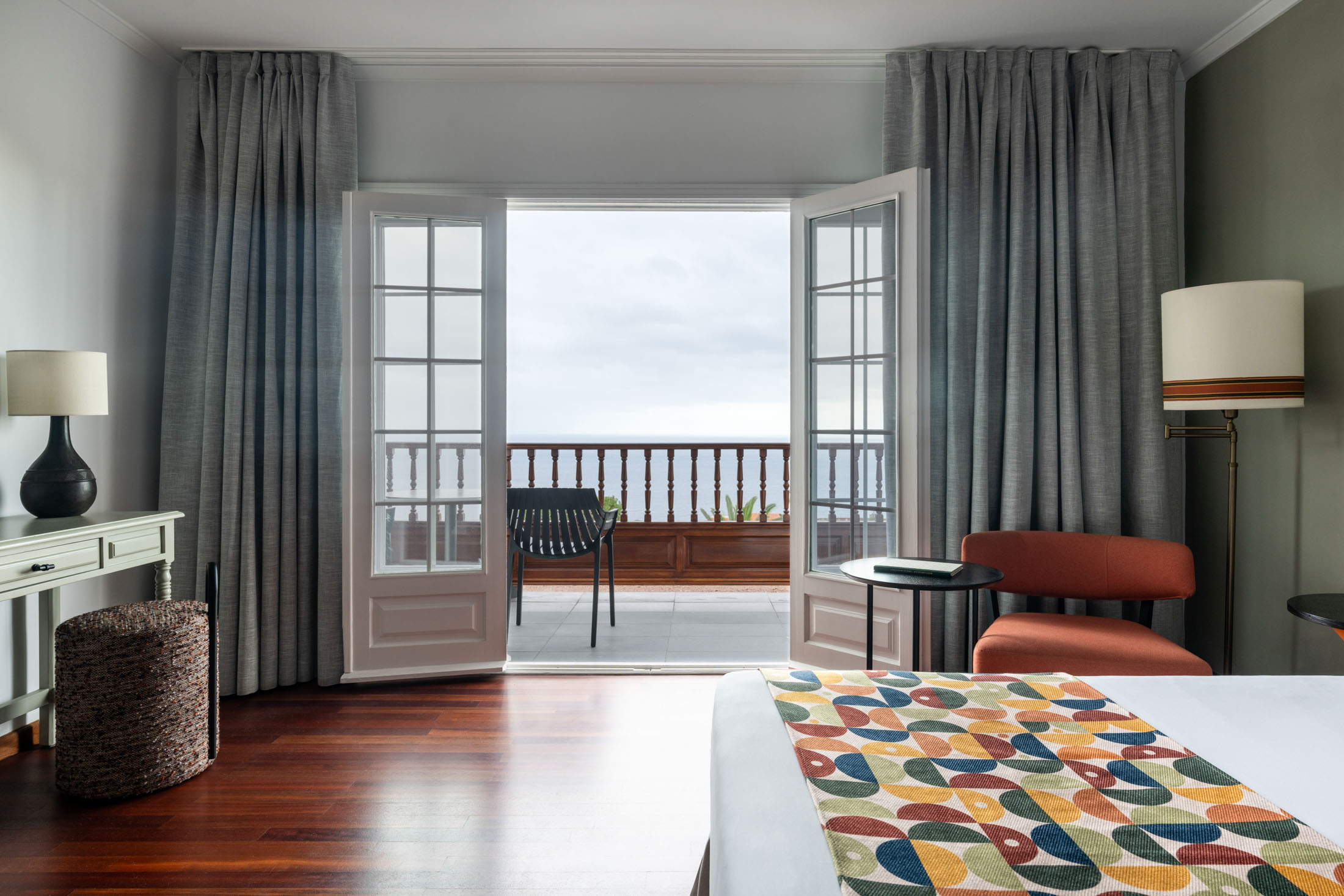 Pasillo de habitación superior del Parador de La Palma