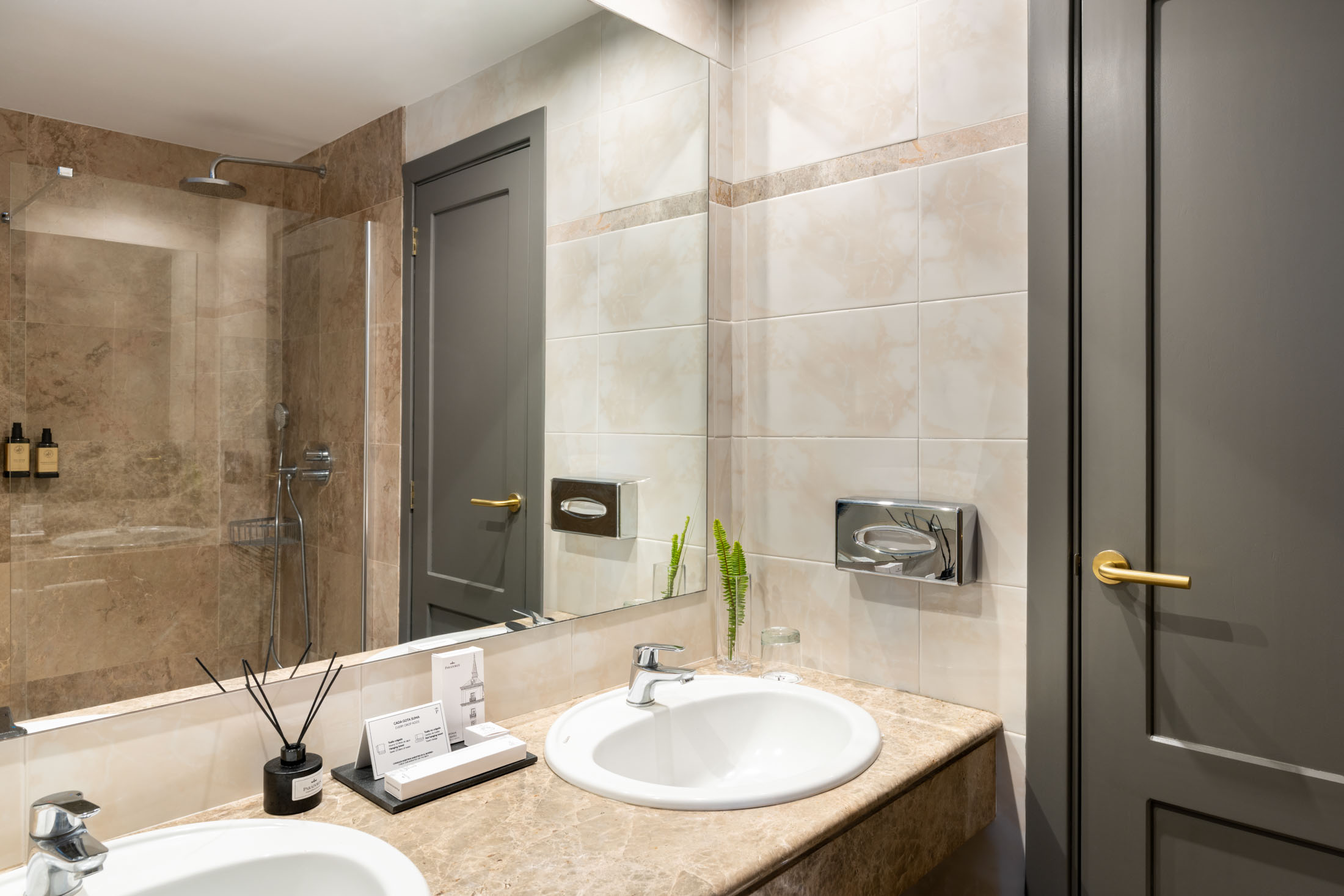Baño de junior suite del Parador de La Palma