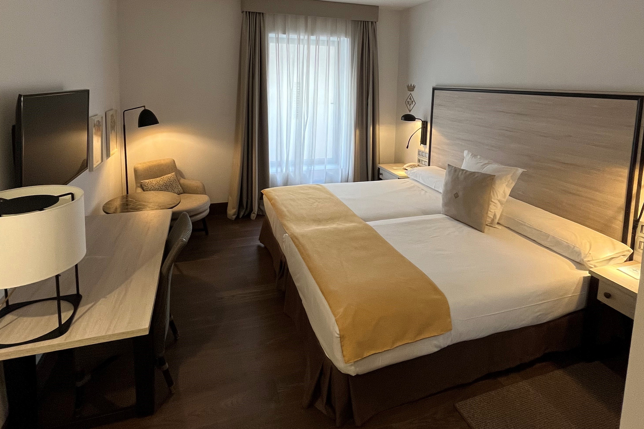 Habitación doble estándar accesible en el Parador de Lleida
