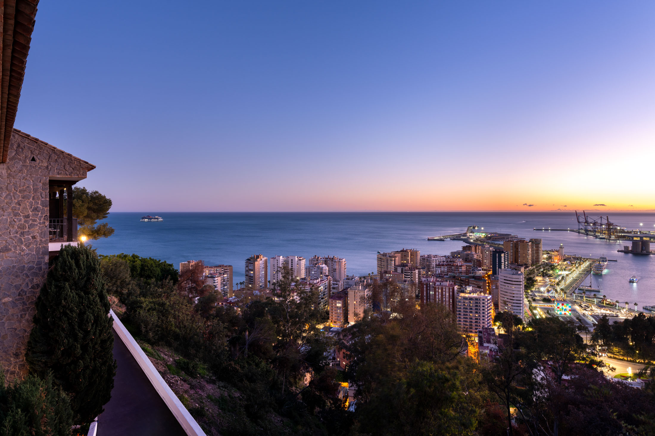Vista nocturna desde Habitación estándar del Parador de Málaga Gibralfaro