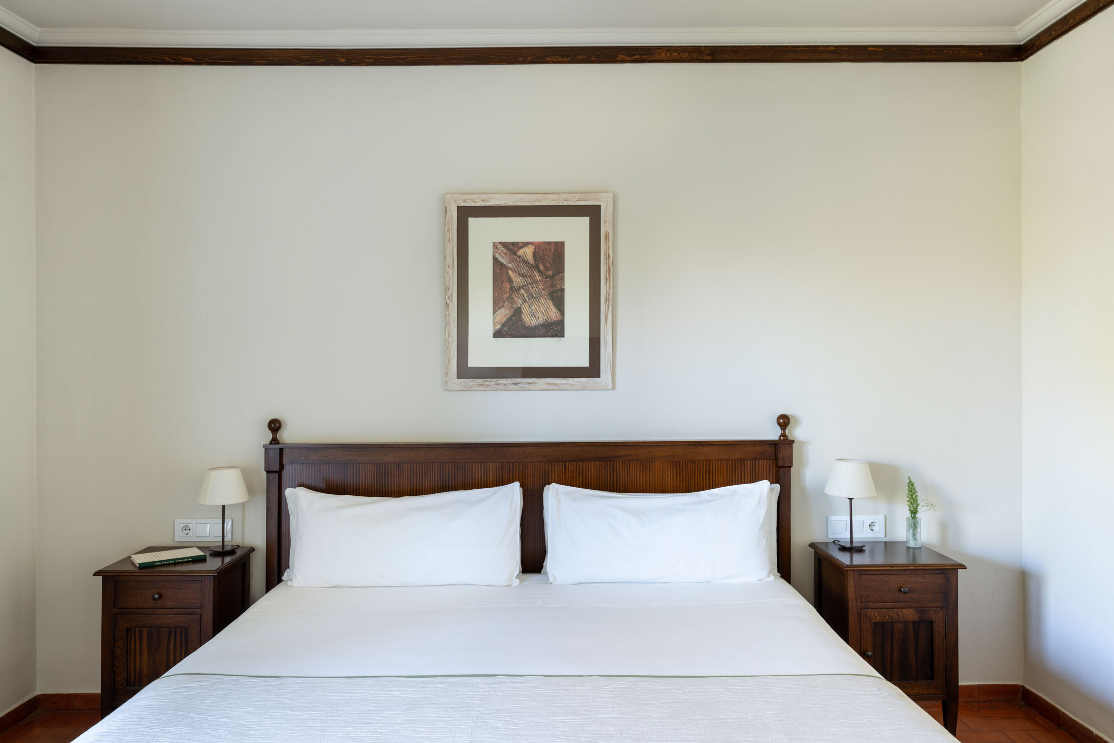 Frontal de cama de habitación doble estándar del Parador de Manzanares