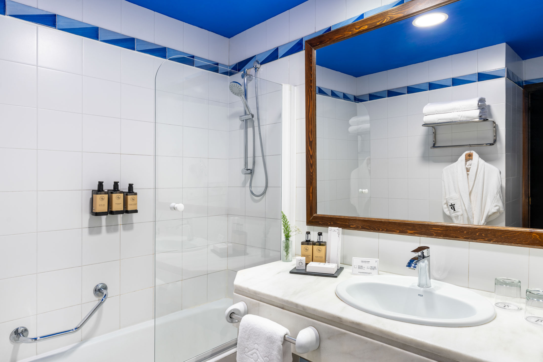 Baño de habitación Junior suite del Parador de Manzanares