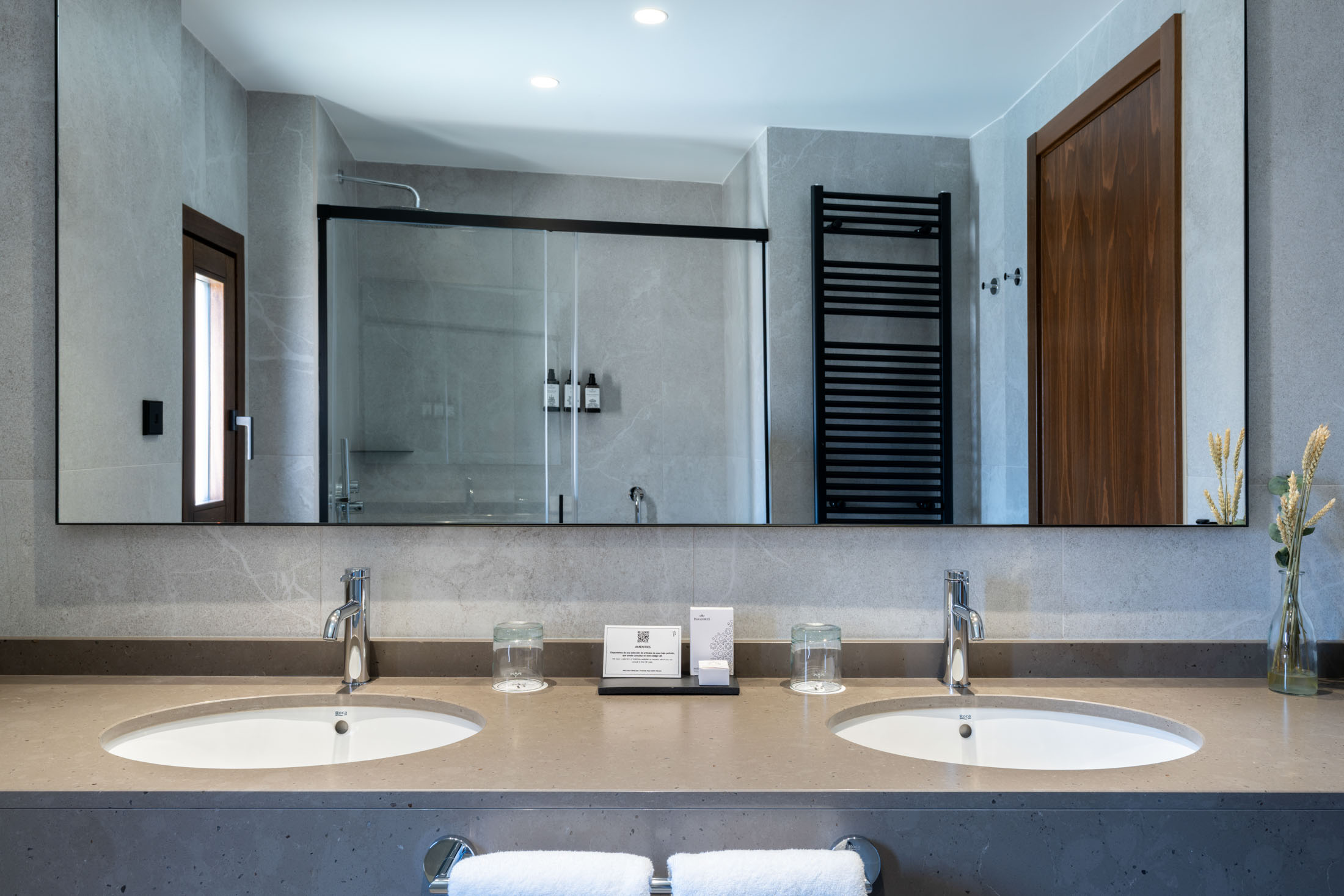 Baño de habitación estándar del Parador de Olite-Erriberri