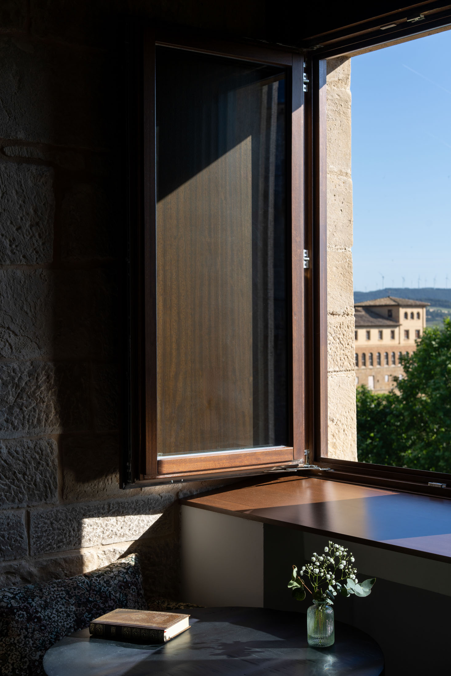 Ventana de habitación superior del Parador de Olite-Erriberri