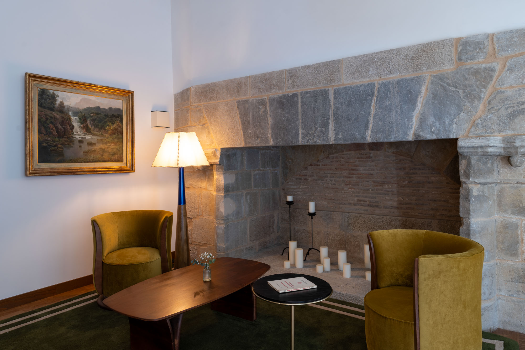 Habitación superior con chimenea del Parador de Olite-Erriberri