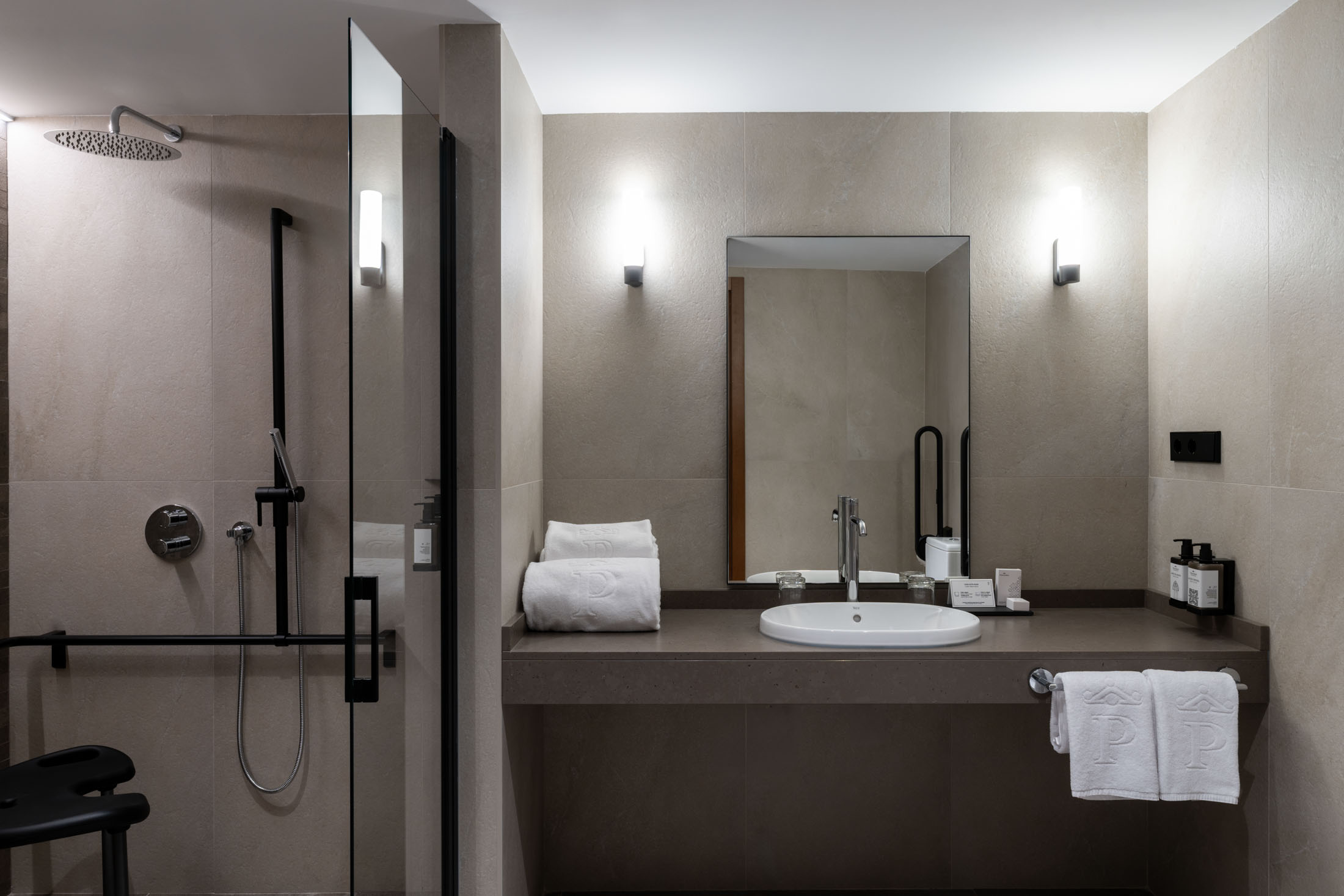 Baño de habitación accesible del Parador de Olite-Erriberri