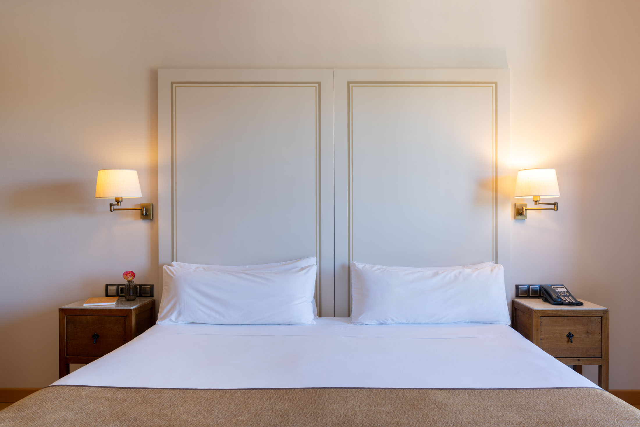 Cama de junior suite en el Parador de Puebla de Sanabria