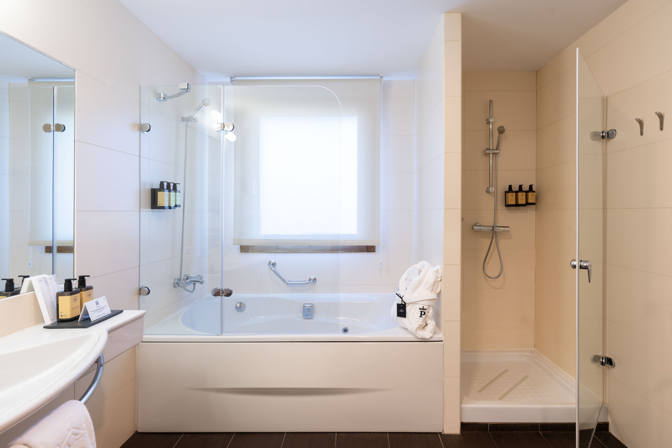 Baño de junior suite en el Parador de Puebla de Sanabria
