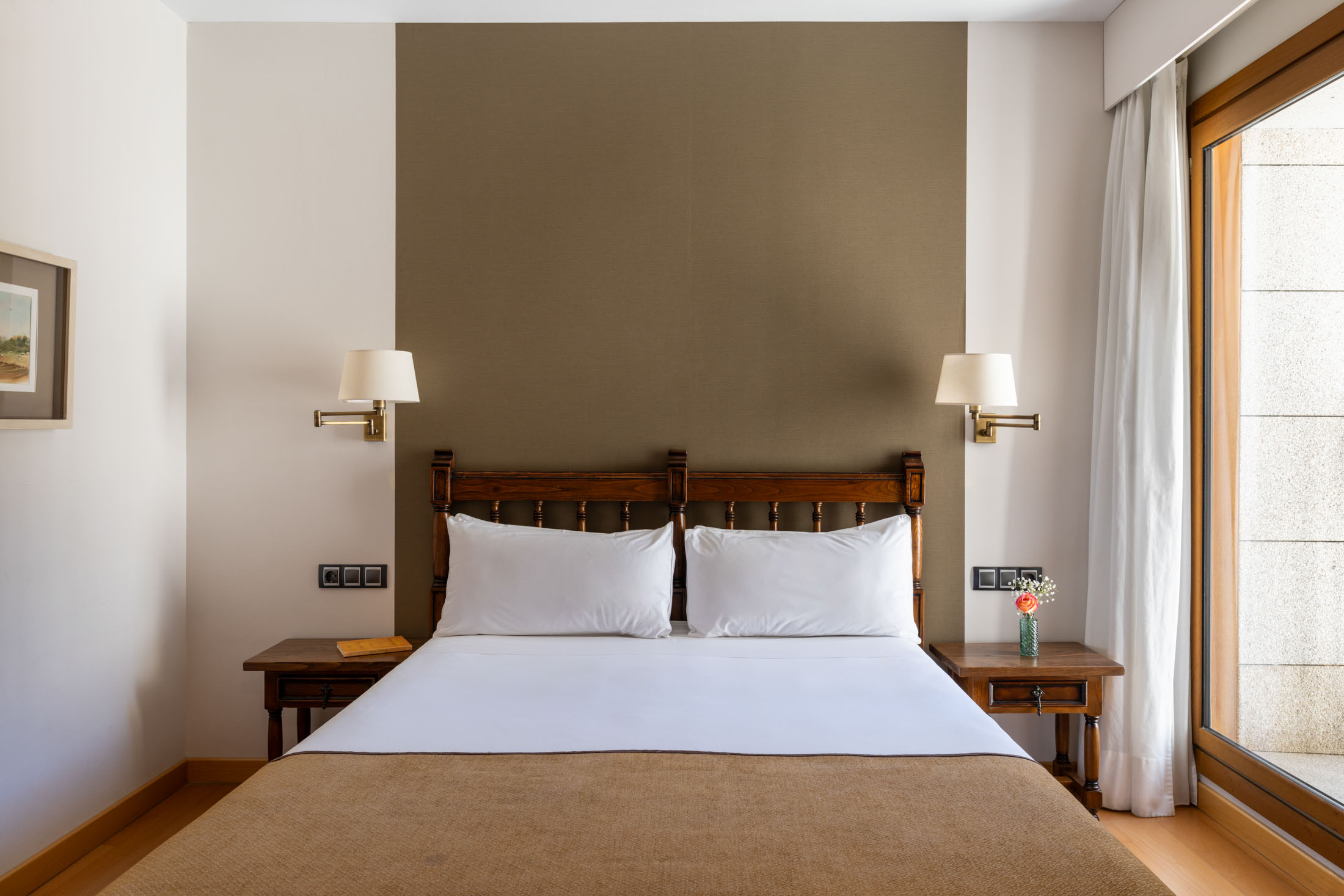 Habitación superior con cama doble en el Parador de Puebla de Sanabria