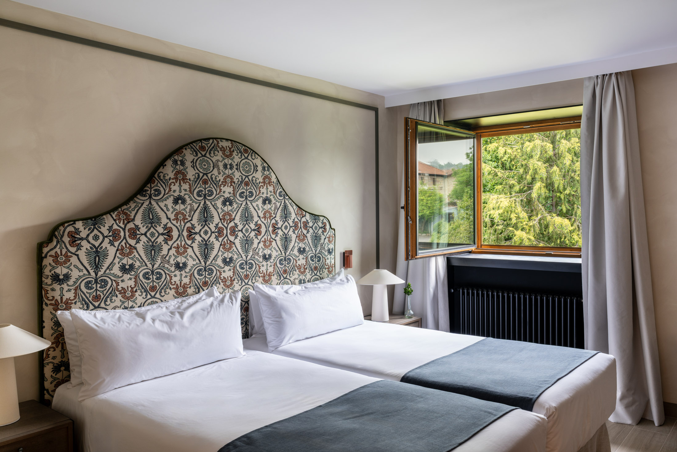 Habitación doble estándar del Parador de Santillana Altamira