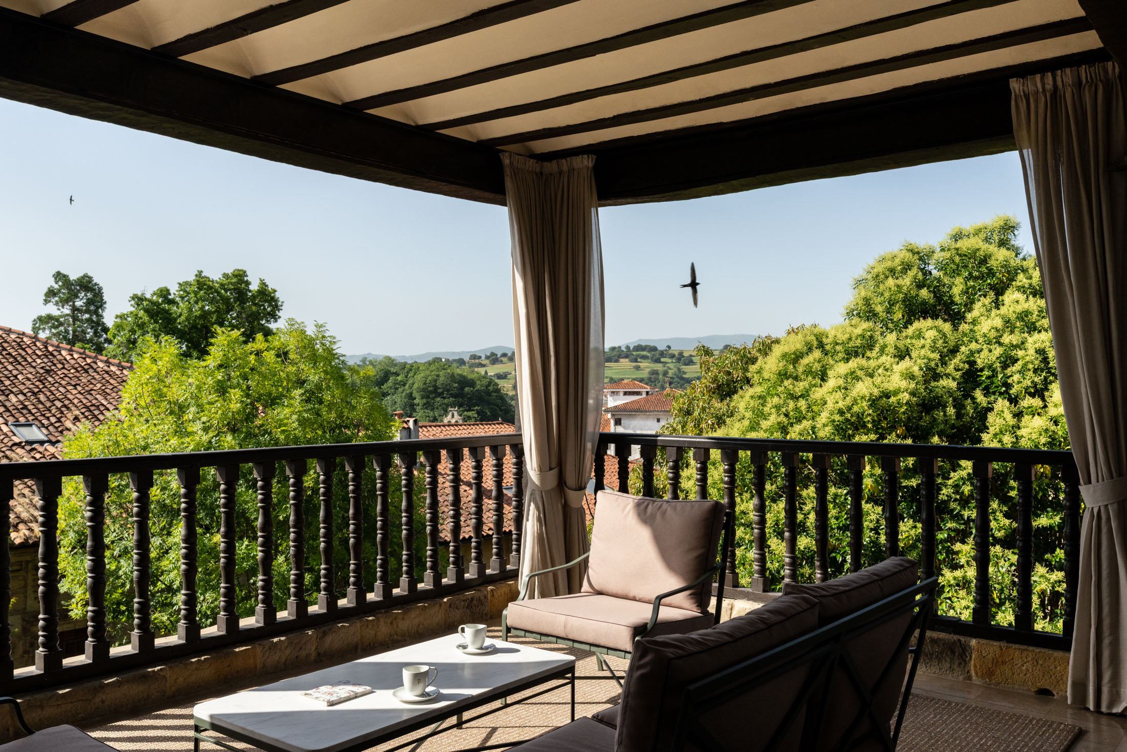 Terraza de habitación superior en el Parador de Santillana Gil Blas