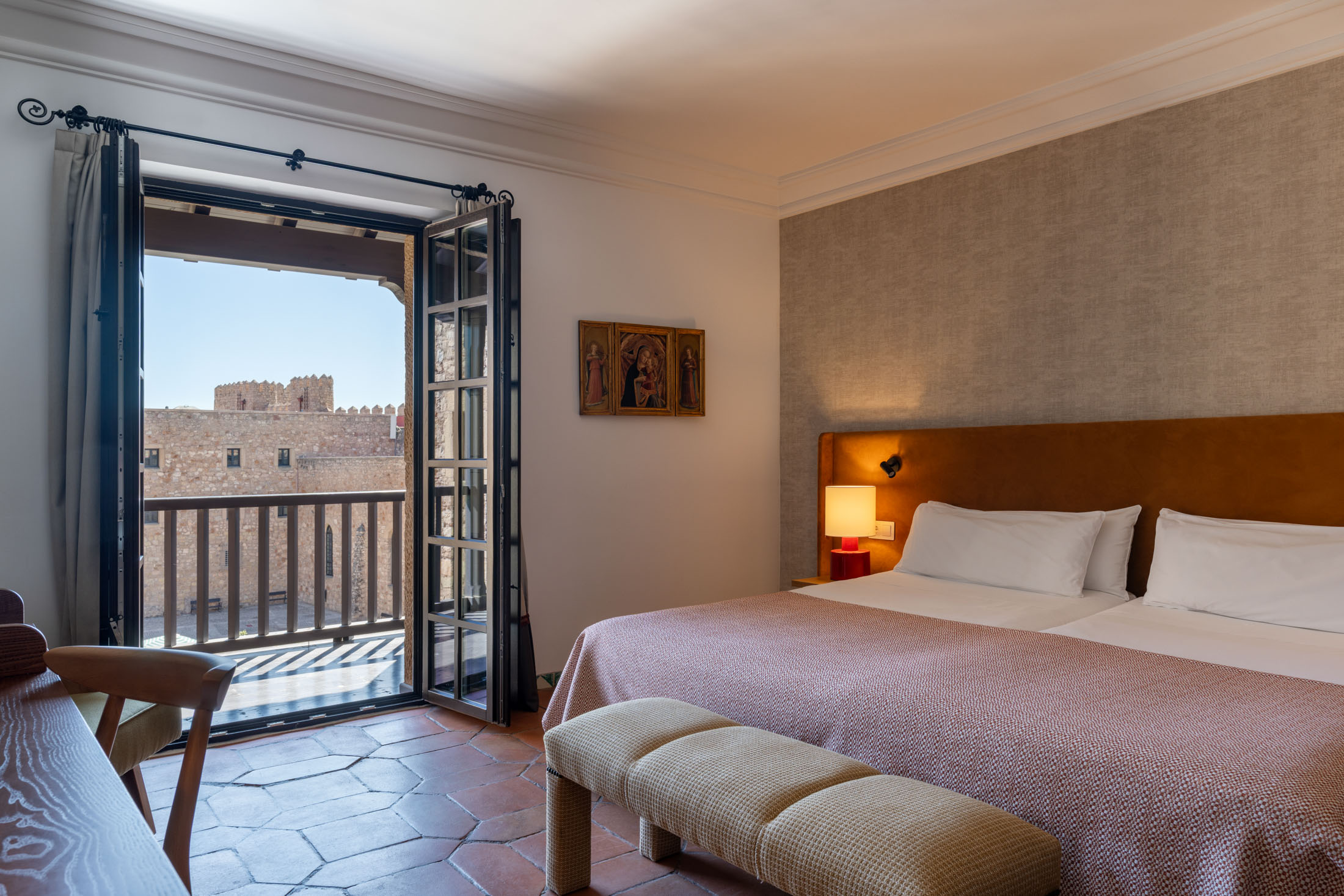 Habitación superior con terraza del Parador de Sigüenza