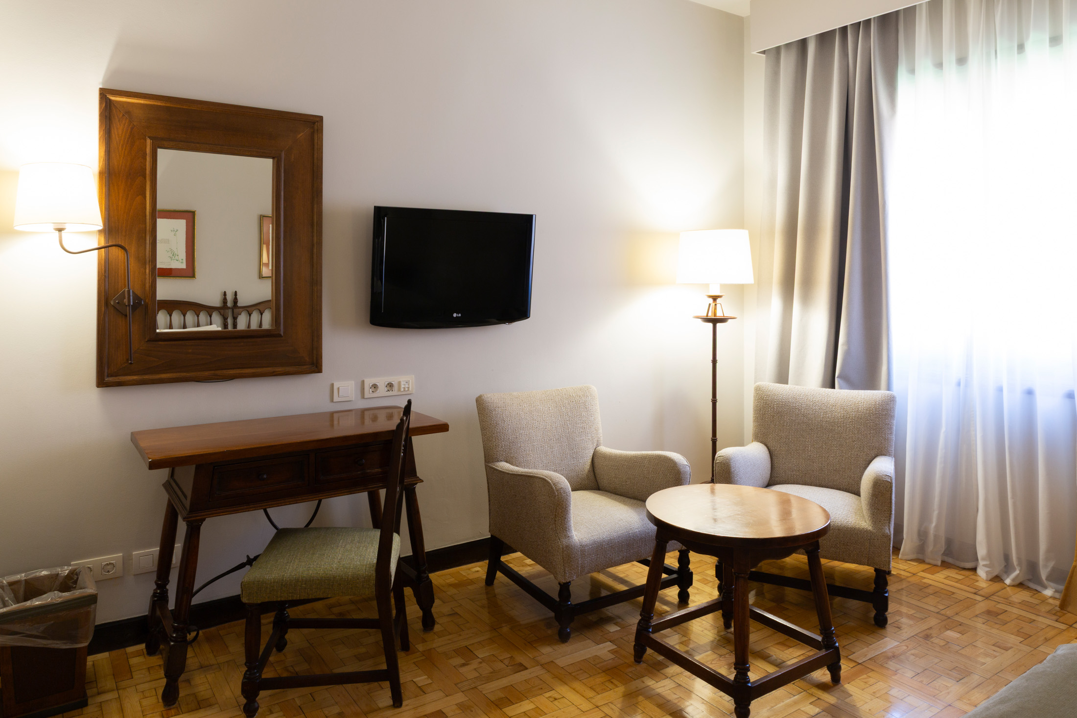 Zona de sofá de habitación estándar en el Parador de Tordesillas