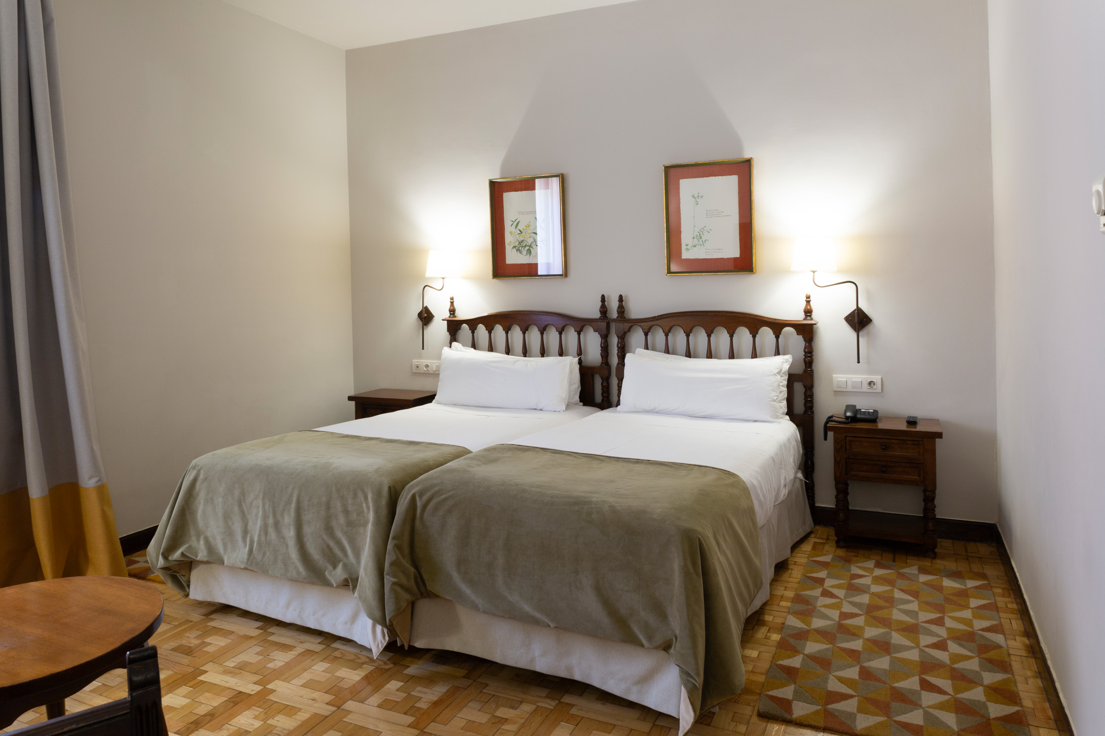 Habitación estándar de dos camas en el Parador de Tordesillas