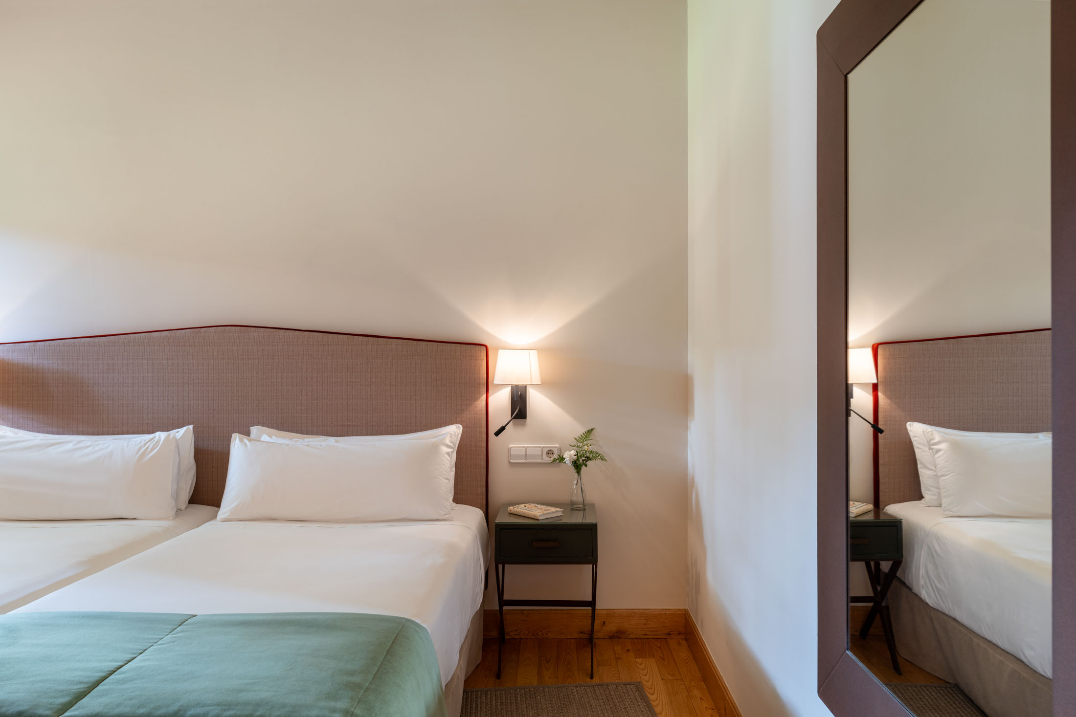 Detalle de habitación doble accesible del Parador de Tui