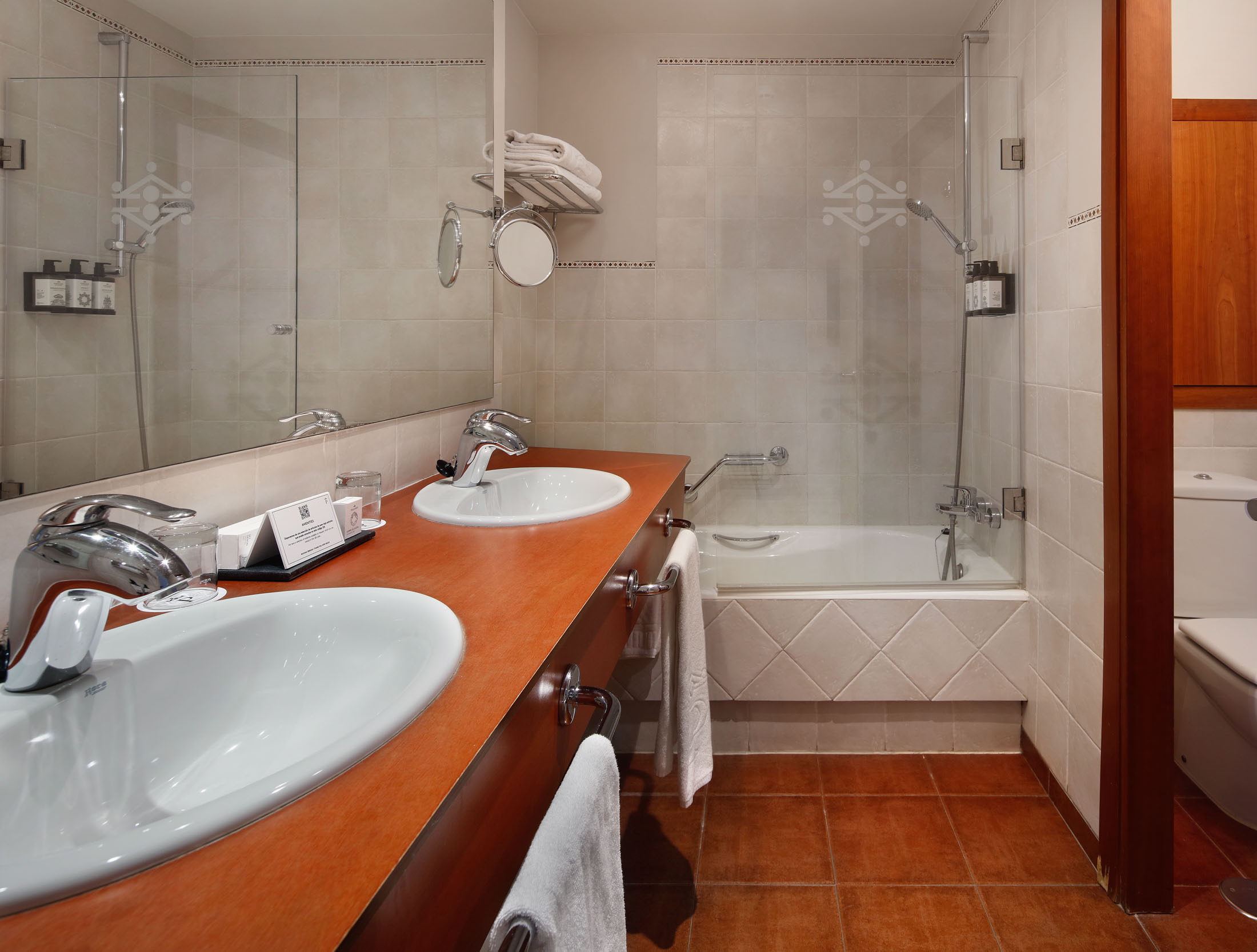 Baño de habitación superior en el Parador de Vielha