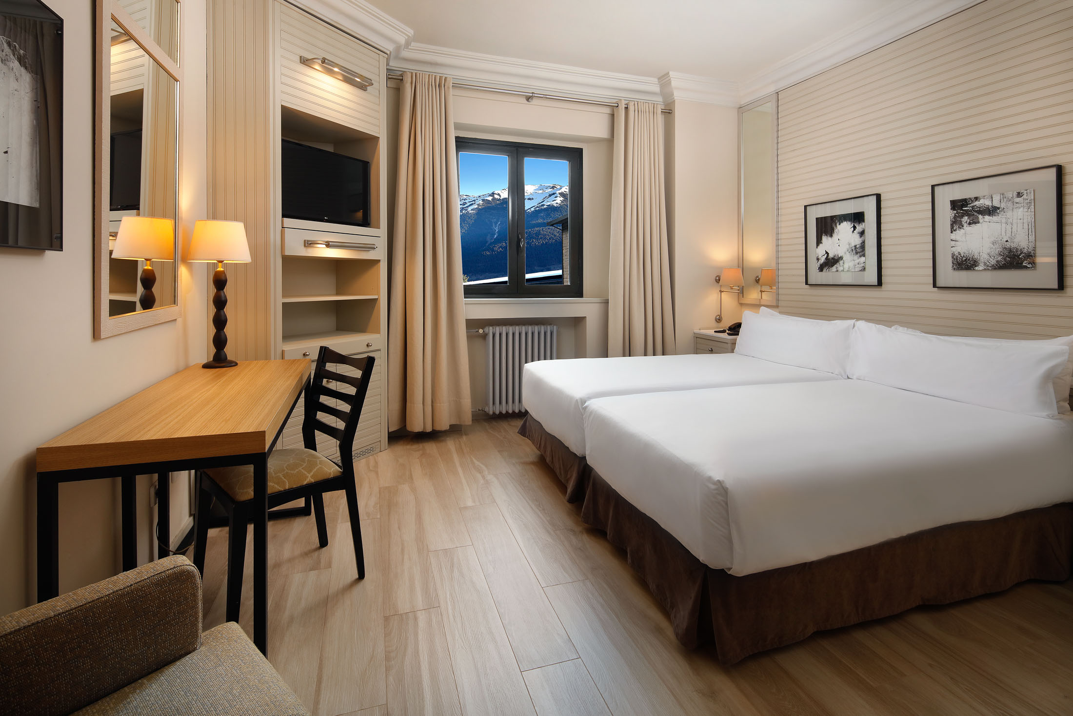 Habitación doble estándar en el Parador de Vielha